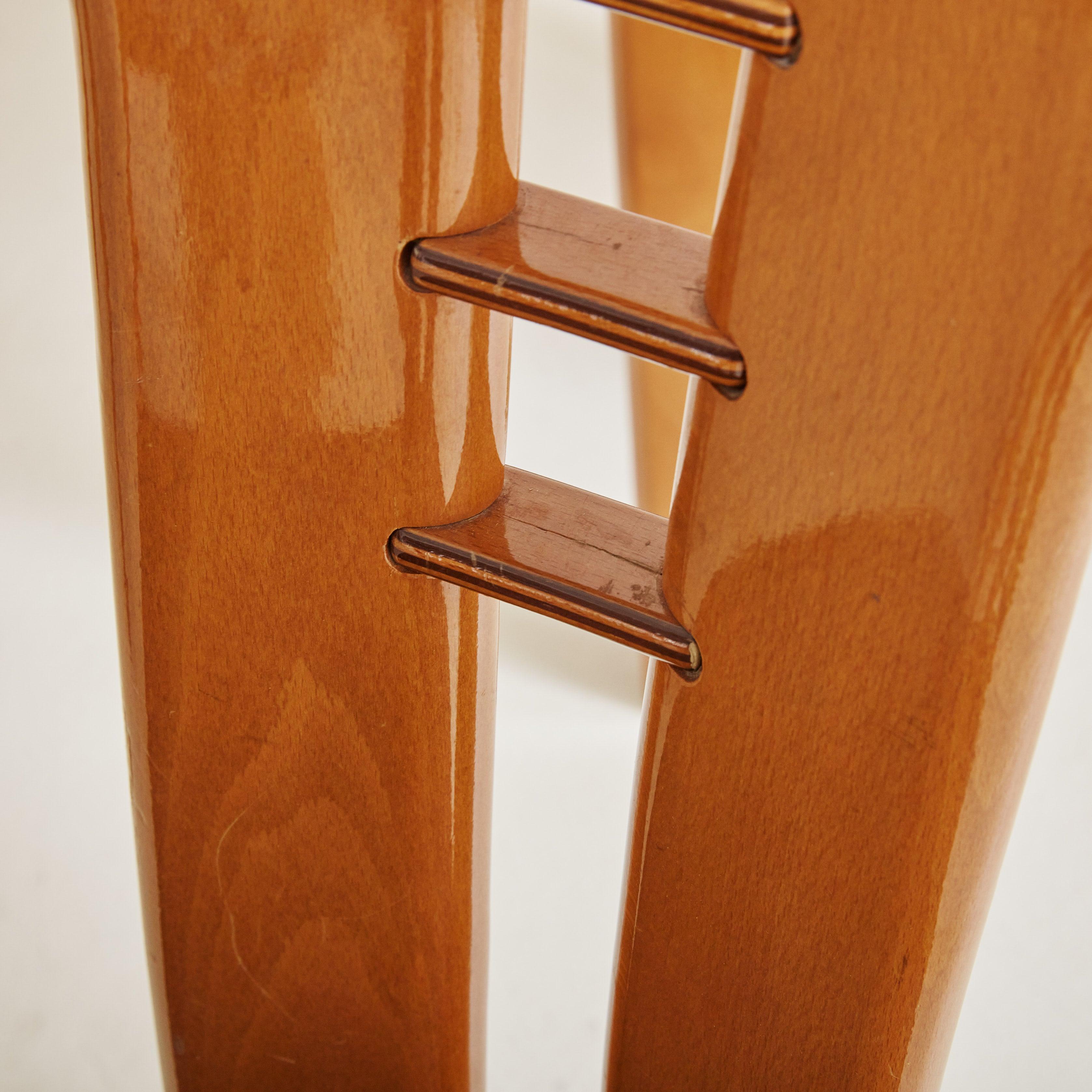 Ensemble de 4 chaises de salle à manger en Wood + cuir noir Attribué à Pierre Cardin en vente 4