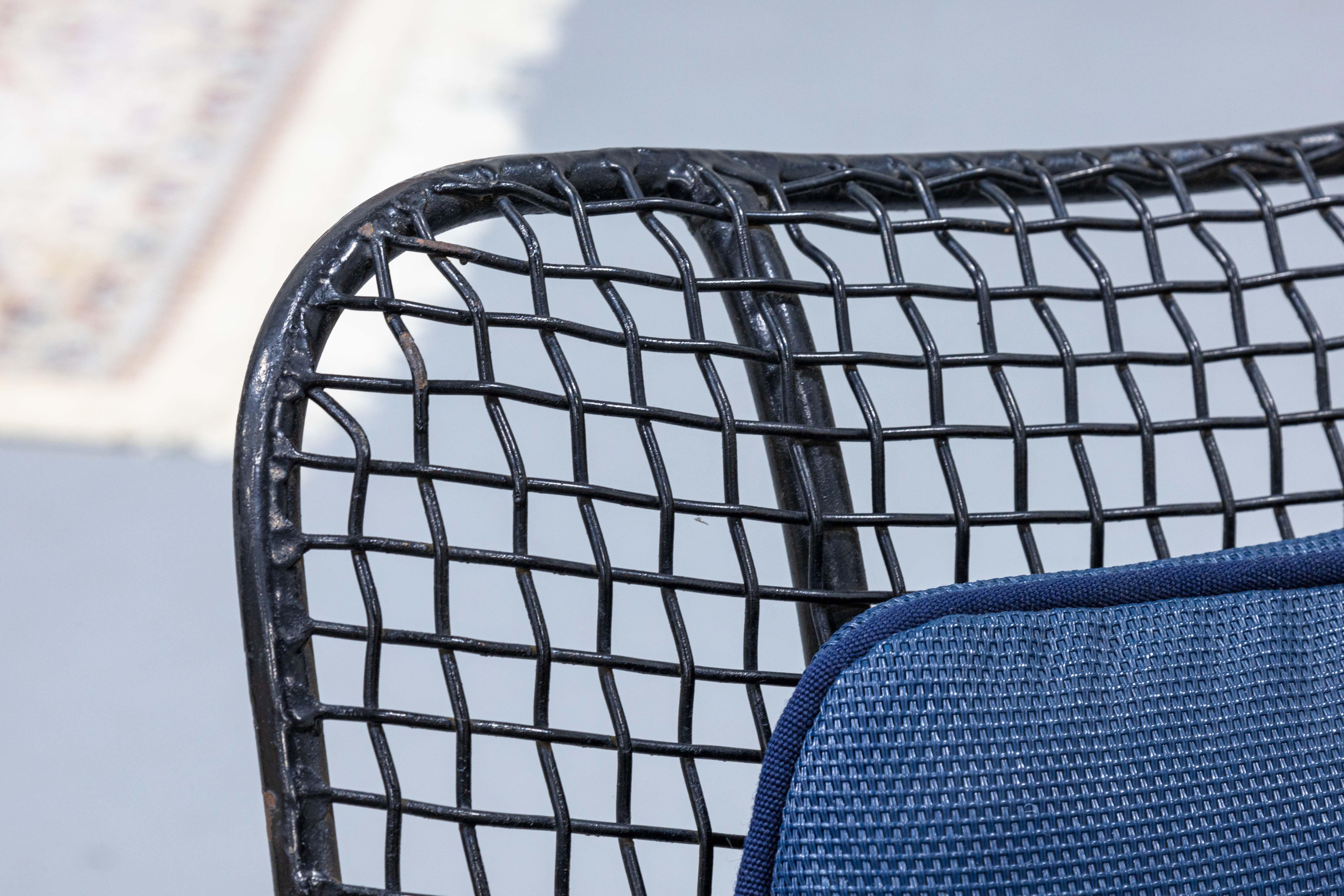Set of 4 Woodard Sculptura Black Wrought Iron Blue Cushion Dining Patio Chairs 2