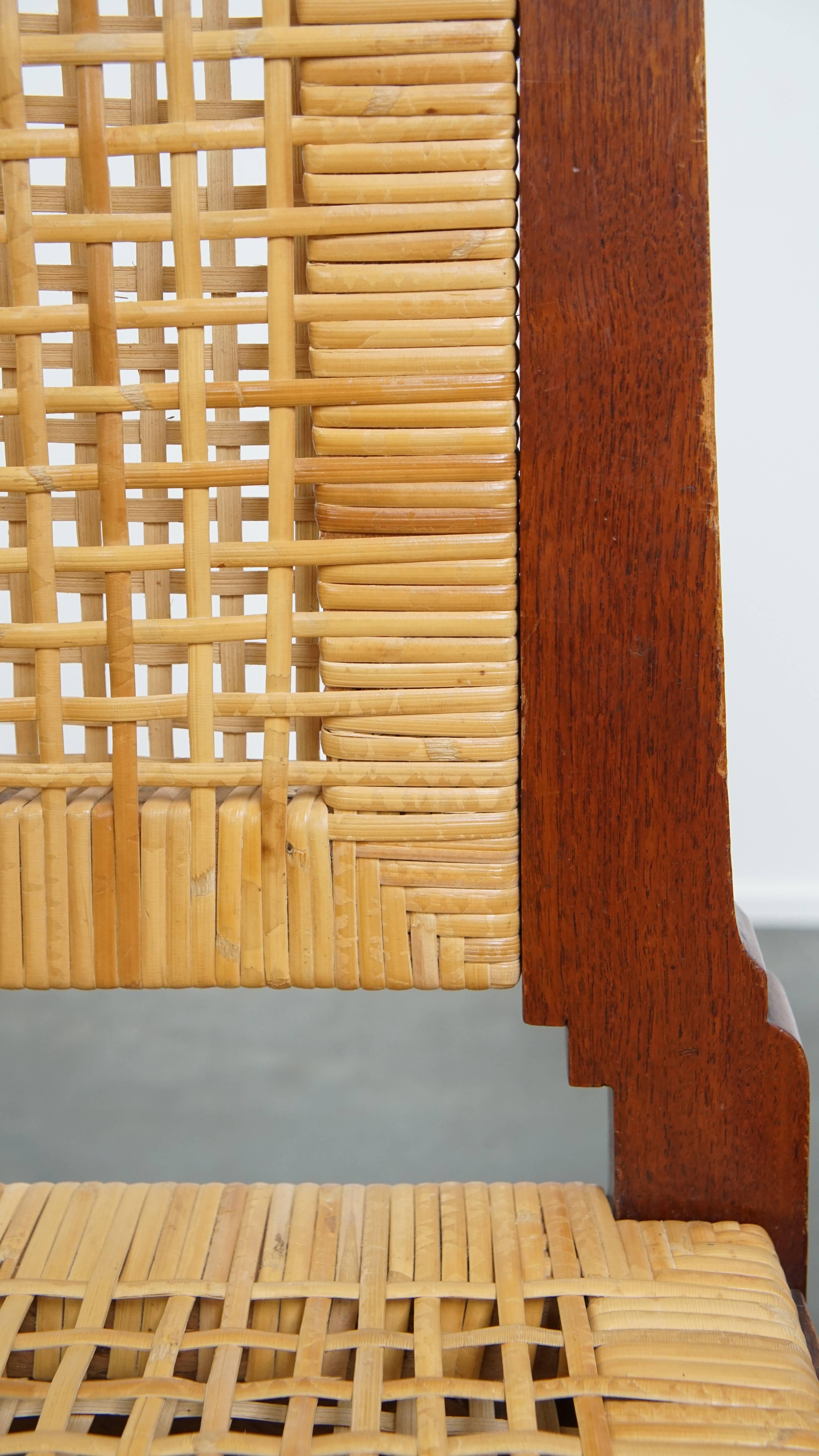 Lot de 4 chaises de salle à manger en bois au design Art déco avec assise et dossier en osier. en vente 5