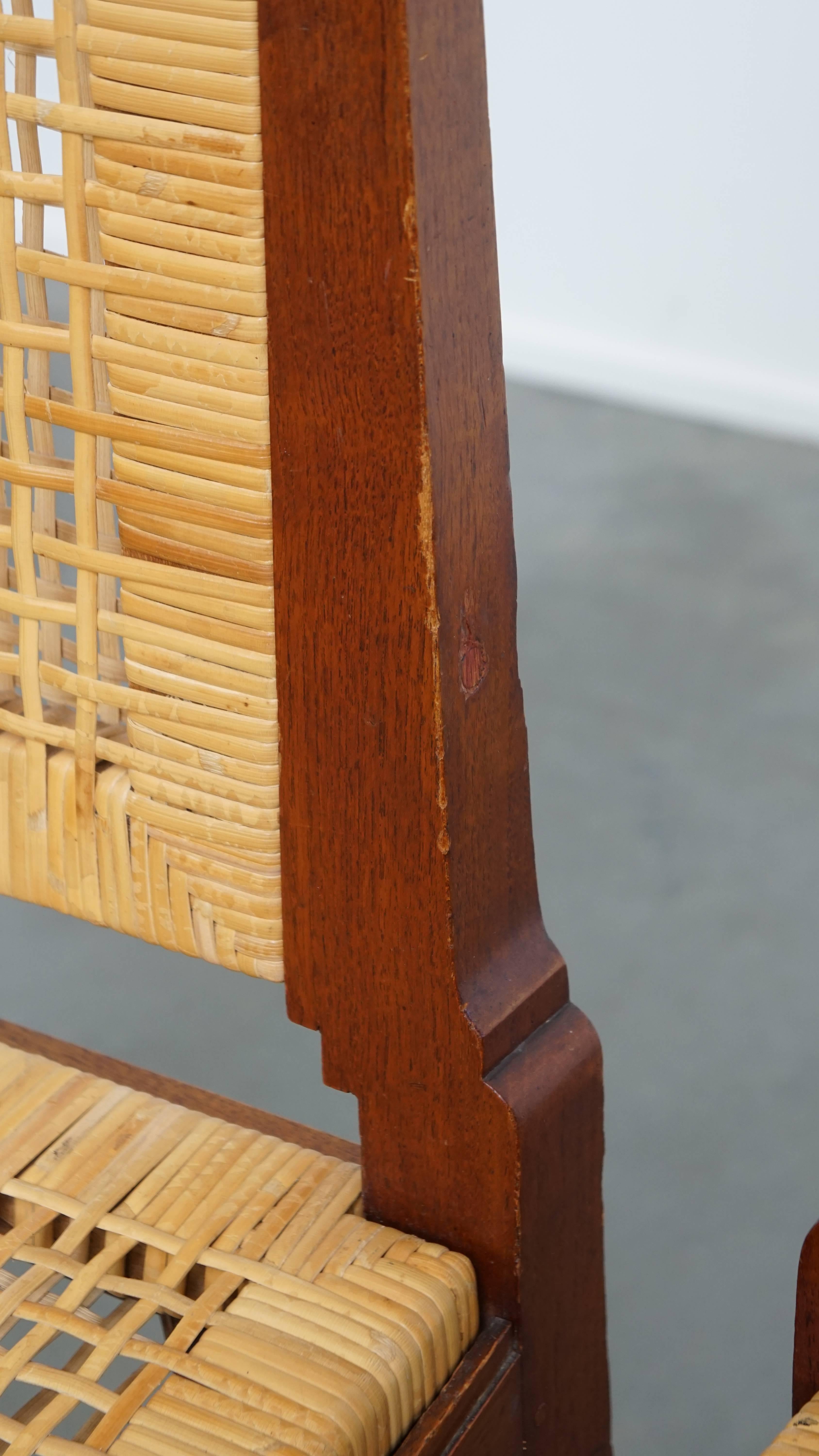 Lot de 4 chaises de salle à manger en bois au design Art déco avec assise et dossier en osier. en vente 10