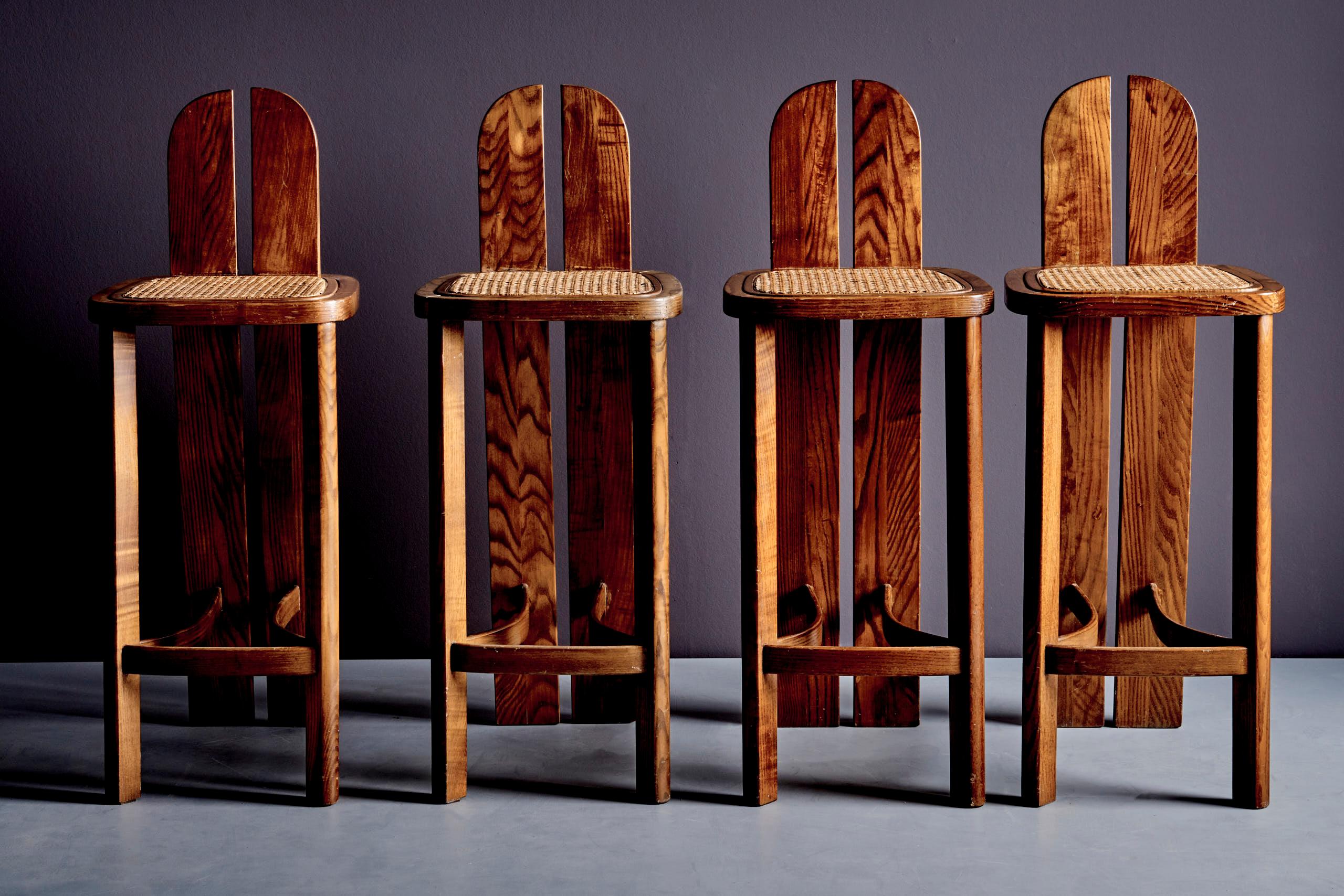 Ensemble de 4 tabourets de bar en bois avec sièges en rotin, Italie, années 1970 en vente 3