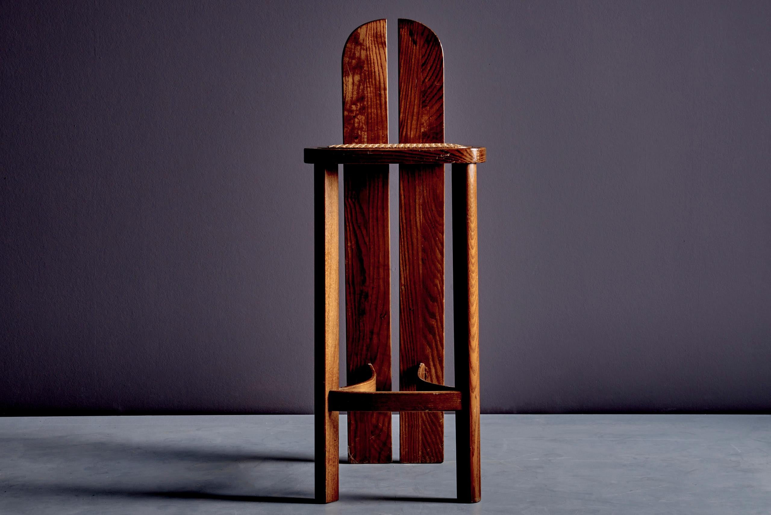 Ensemble de 4 tabourets de bar en bois avec sièges en rotin, Italie, années 1970 en vente 1