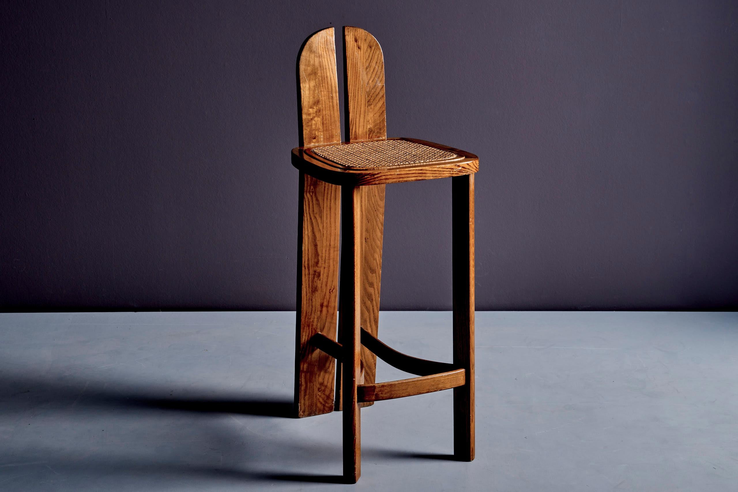 Ensemble de 4 tabourets de bar en bois avec sièges en rotin, Italie, années 1970 en vente 2