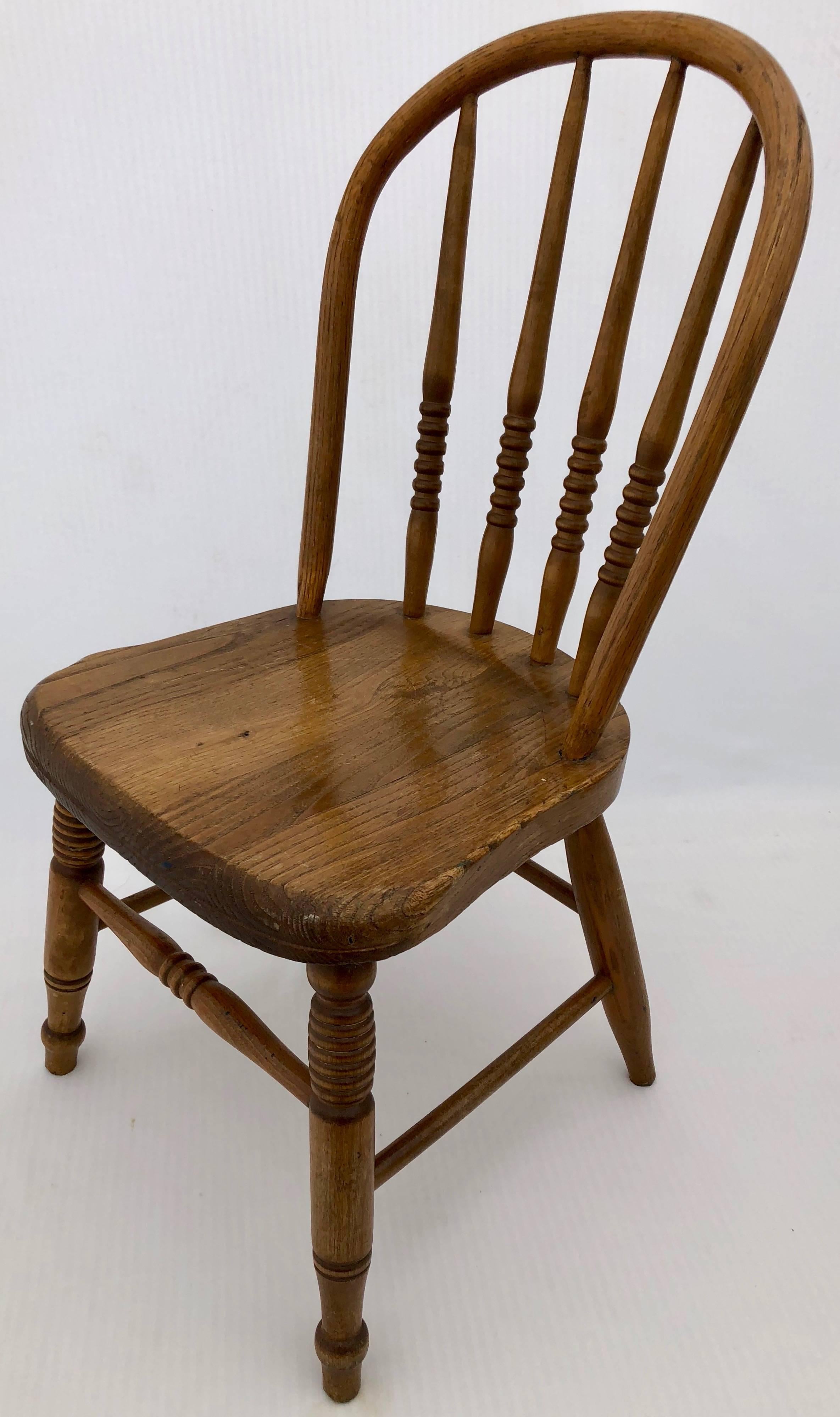 Modern Set of Four Wooden Children's Chairs with Spindle and Rounded Backs, 1900s For Sale