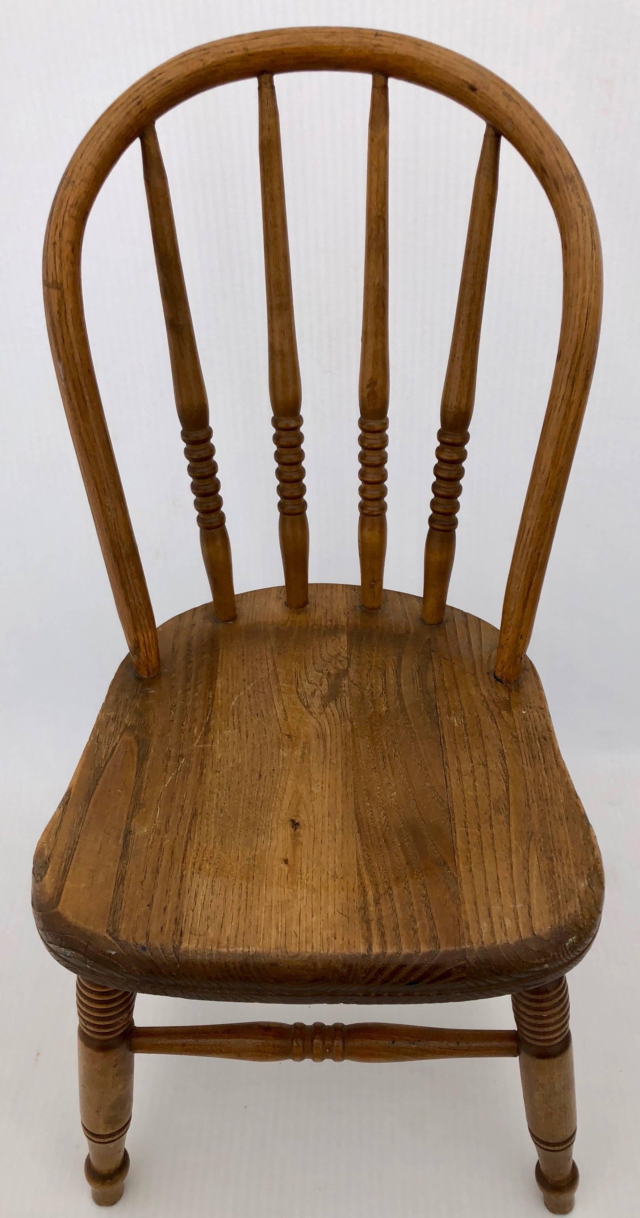 French Set of Four Wooden Children's Chairs with Spindle and Rounded Backs, 1900s For Sale