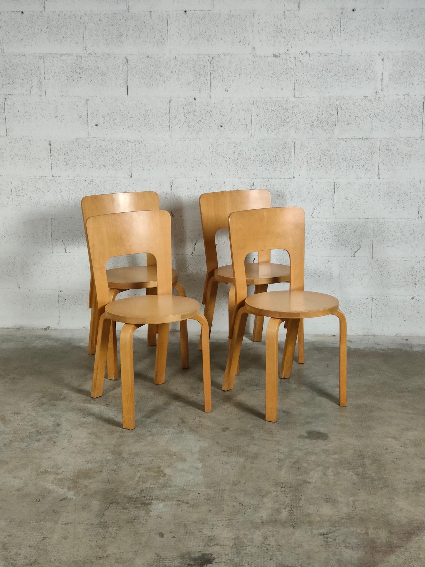 Set of 4 wooden dining chairs 66 model by Alvar Aalto for Artek 60s.

The unmistakable chair 66 by Artek is a chair with a classic and versatile design, designed in 1935 by the brilliant Finnish designer Alvar Aalto.
Appreciated for its simple