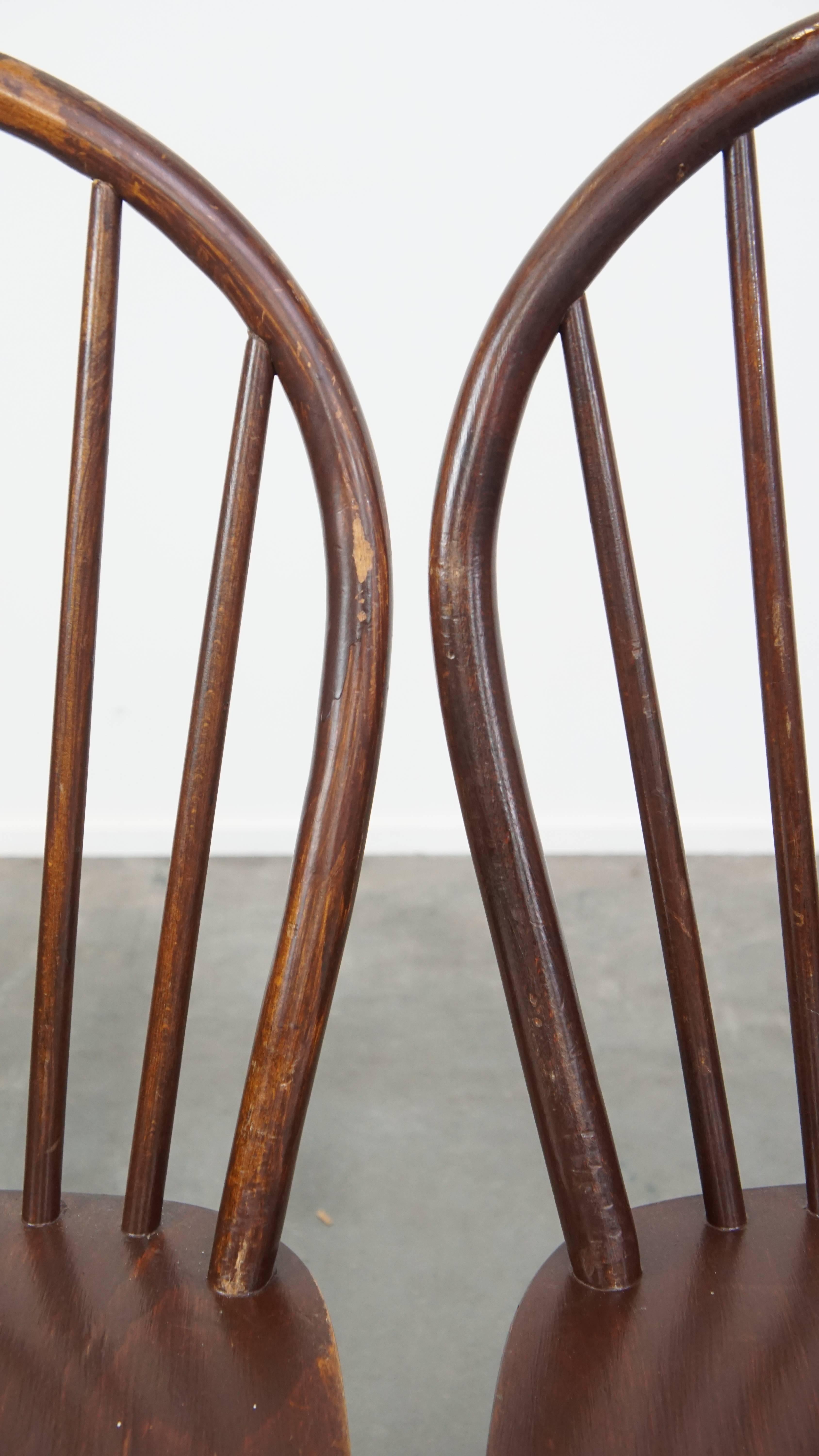 Set di 4 sedie a doghe Windsor in legno in stile inglese degli anni '70. in vendita 5