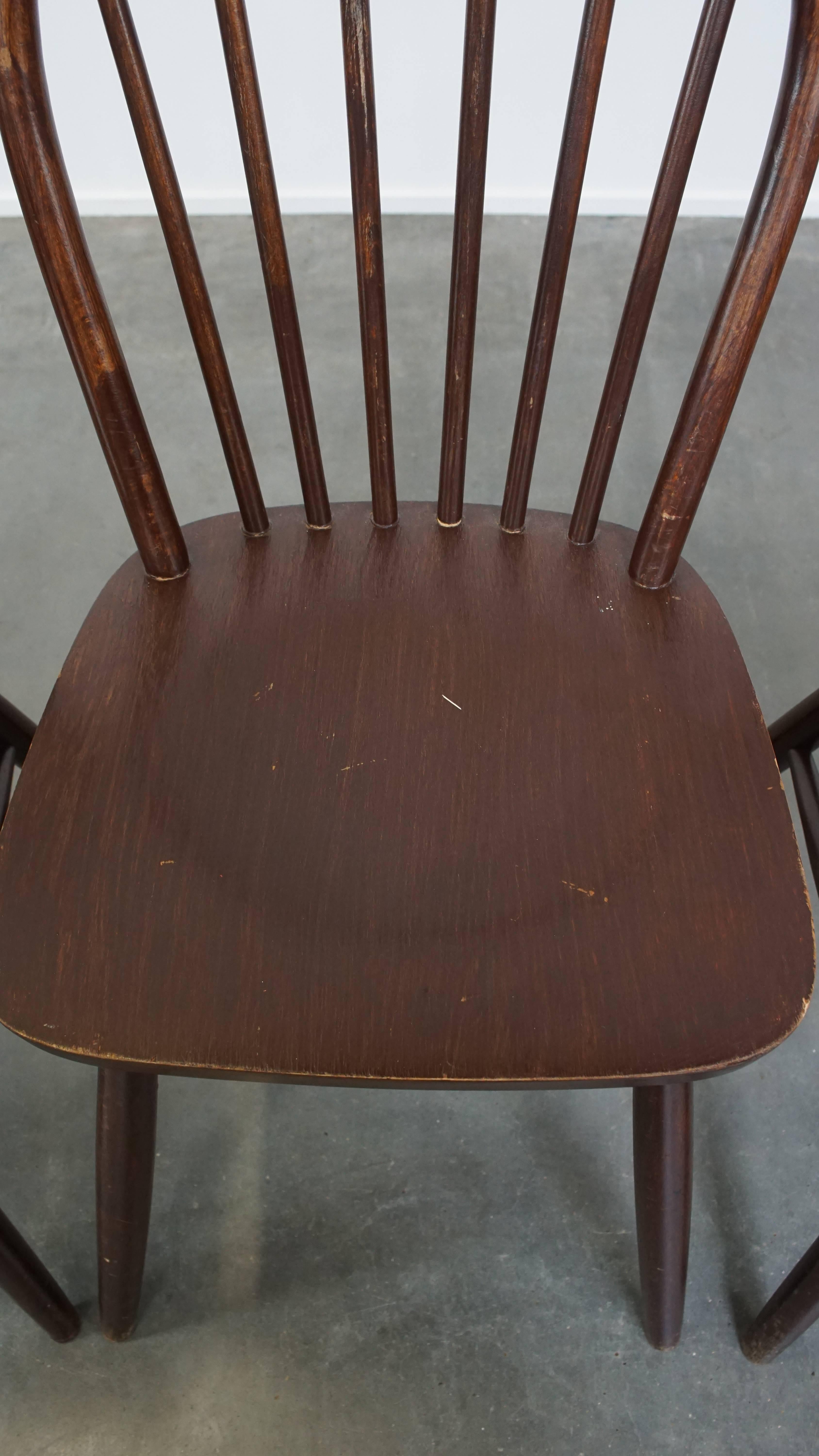 Set di 4 sedie a doghe Windsor in legno in stile inglese degli anni '70. in vendita 3