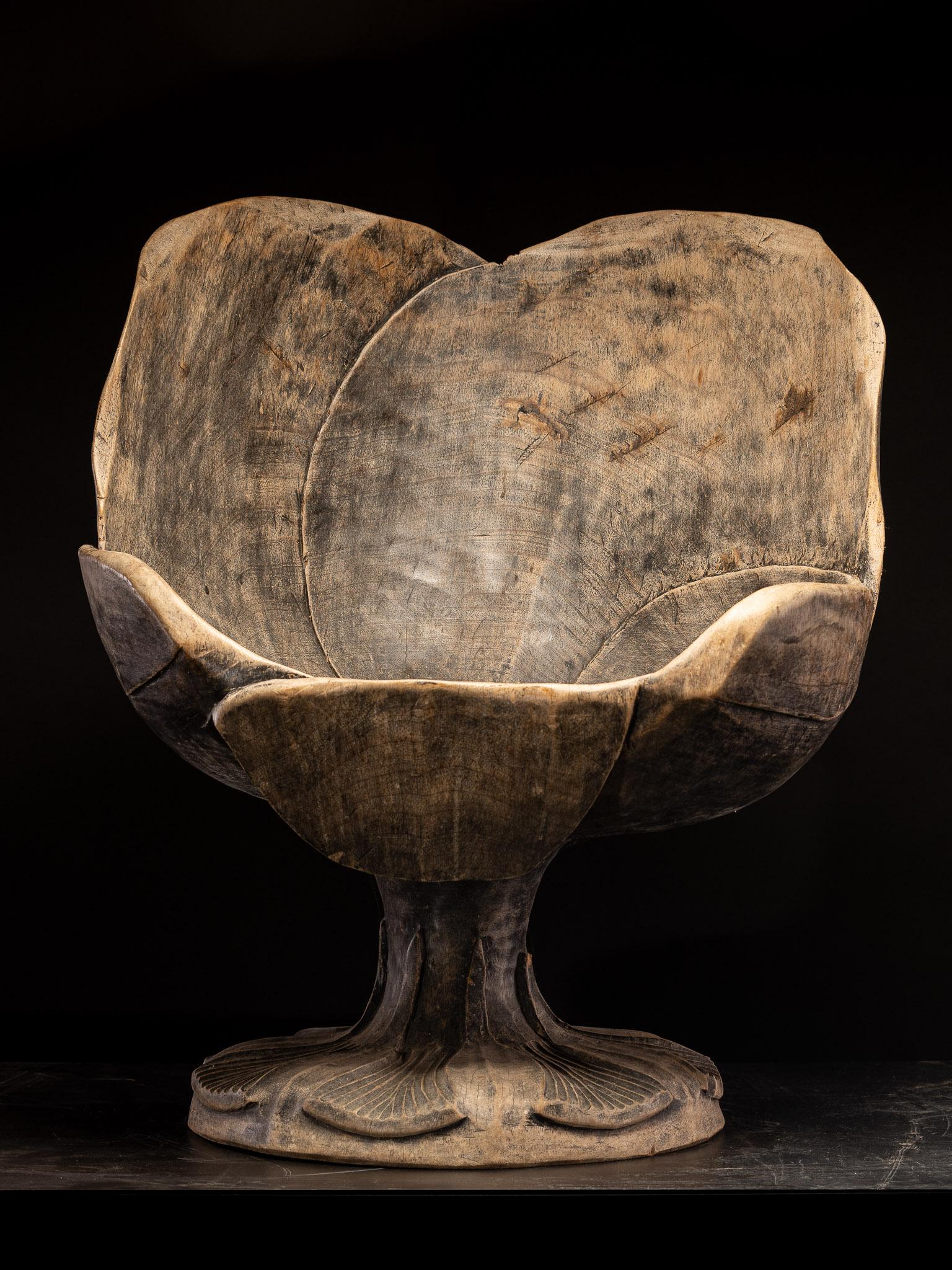 Ensemble de 4 magnifiques chaises en bois avec une belle patine d'usage