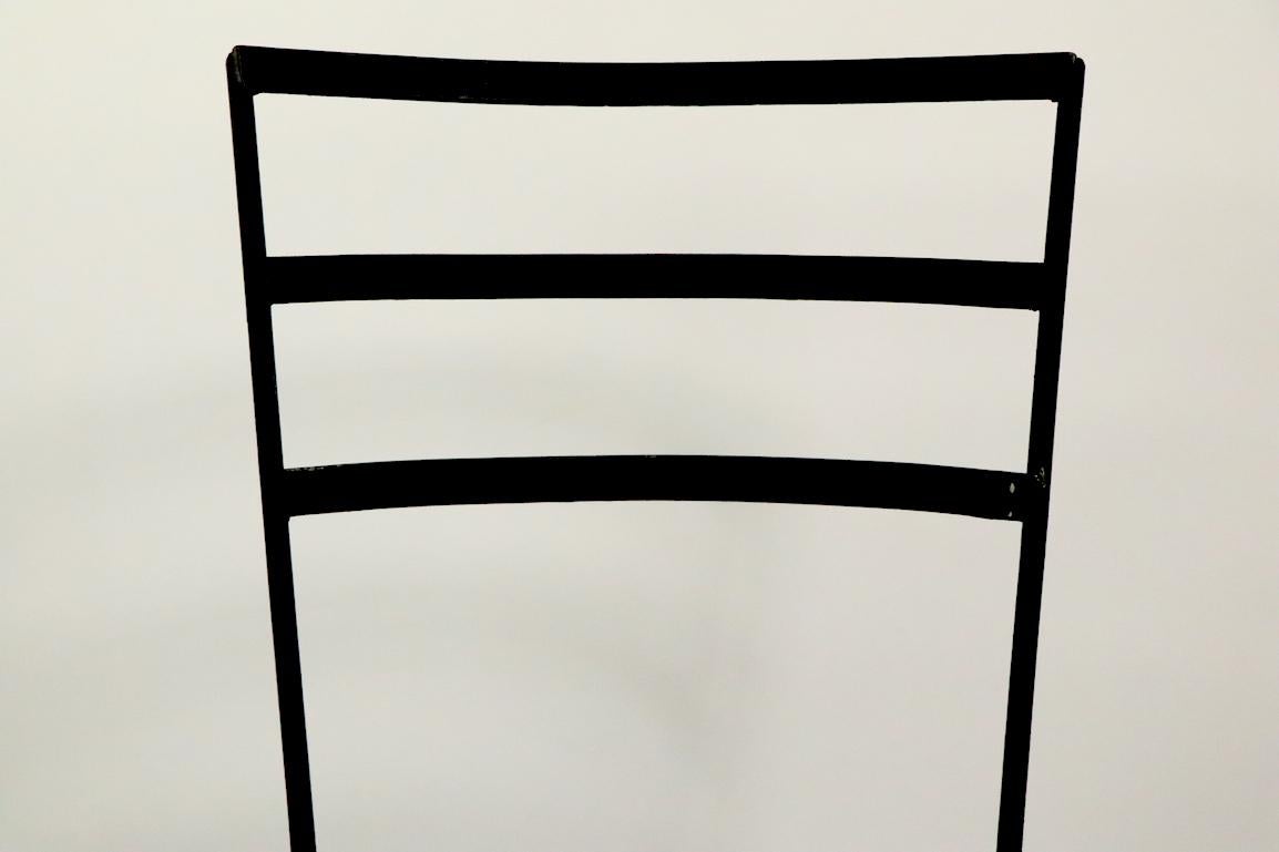 Set of 4 Wrought Iron Patio Dining Chairs After Nelson for Arbuk In Good Condition In New York, NY