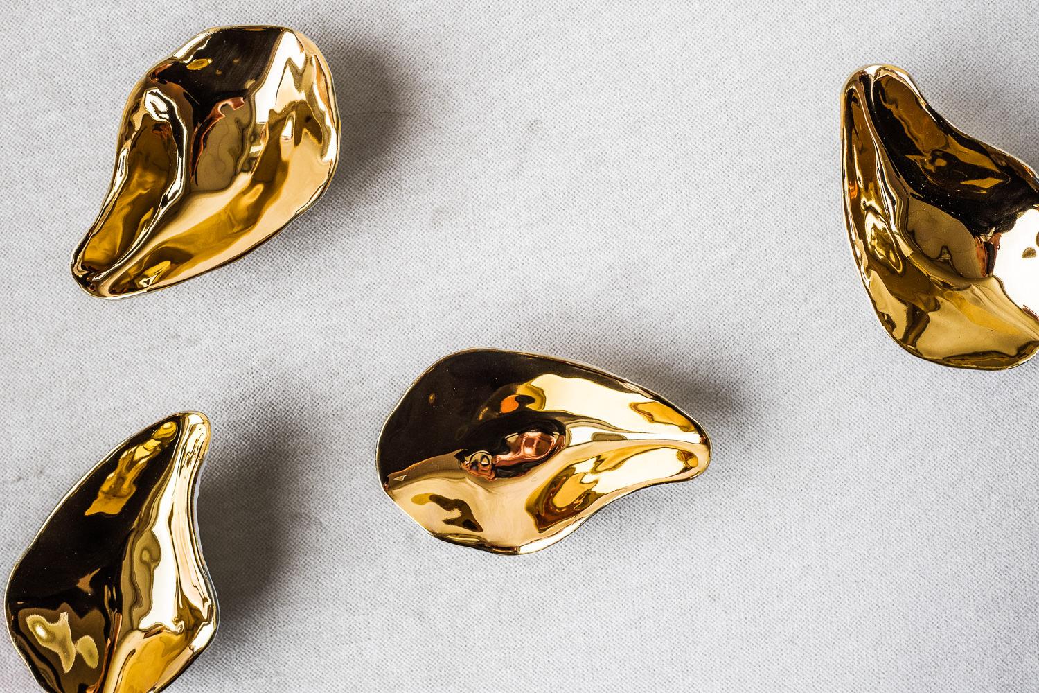 • Set of 4 porcelain spoons 
• 9,5cm x 6cm x 3cm each
• small starter spoon
• or a piece of jewellery for your home
• the ultimate precious and sensual amuse-bouche presentation
• very luxurious hand painted 24k gold finish
• designed in
