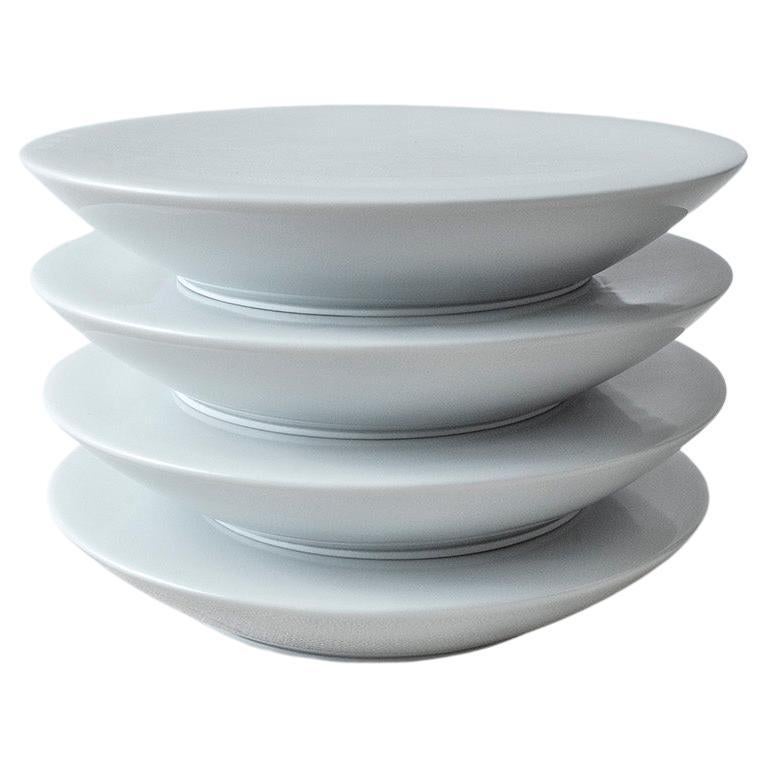 Set von 4 Tellern, Ovum N10 / Weiß / Hohe Beistellschale, handgefertigtes Porzellan  Geschirr im Angebot bei 1stDibs