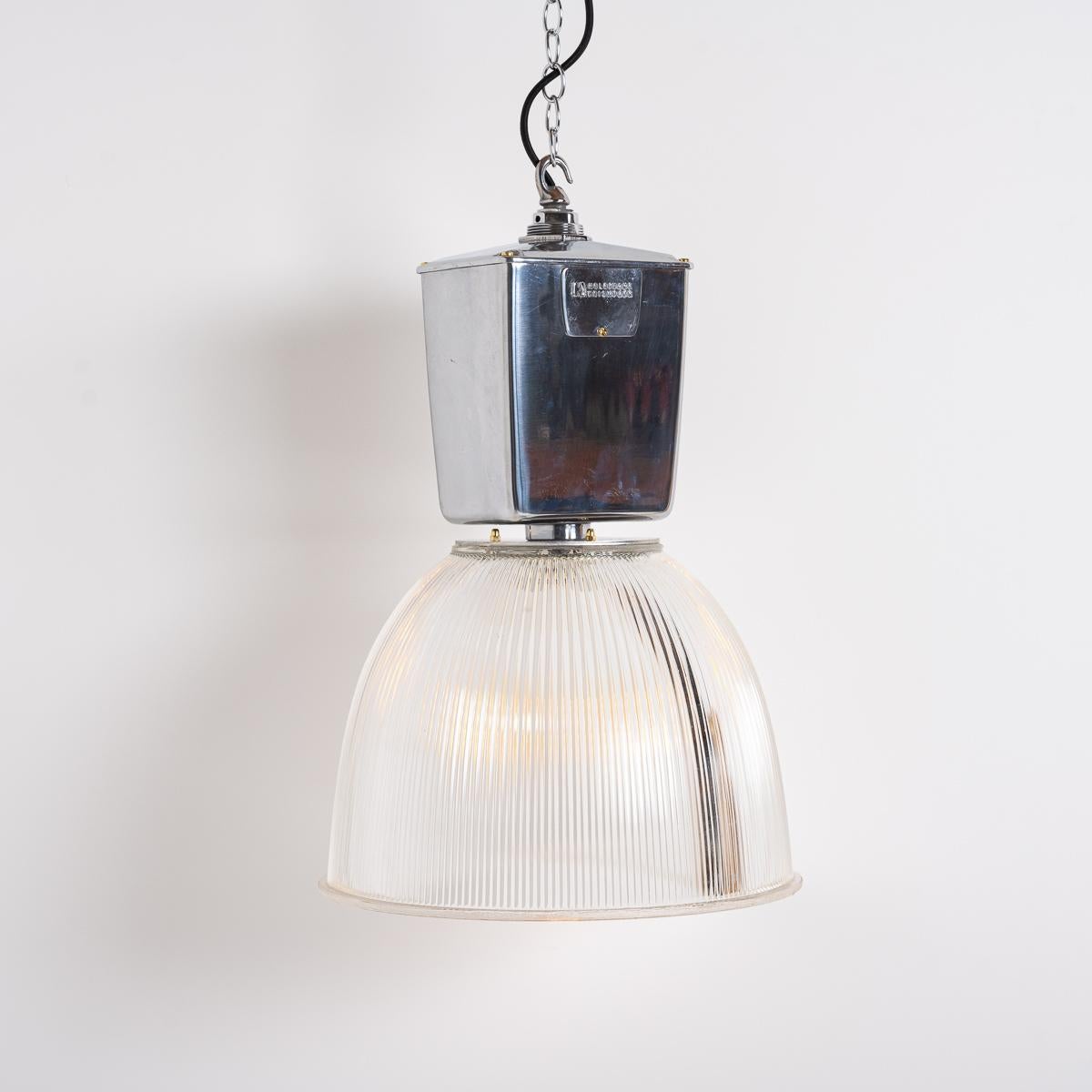 Set di 4 luci industriali prismatiche XL da fabbrica di Holophane in vendita 11