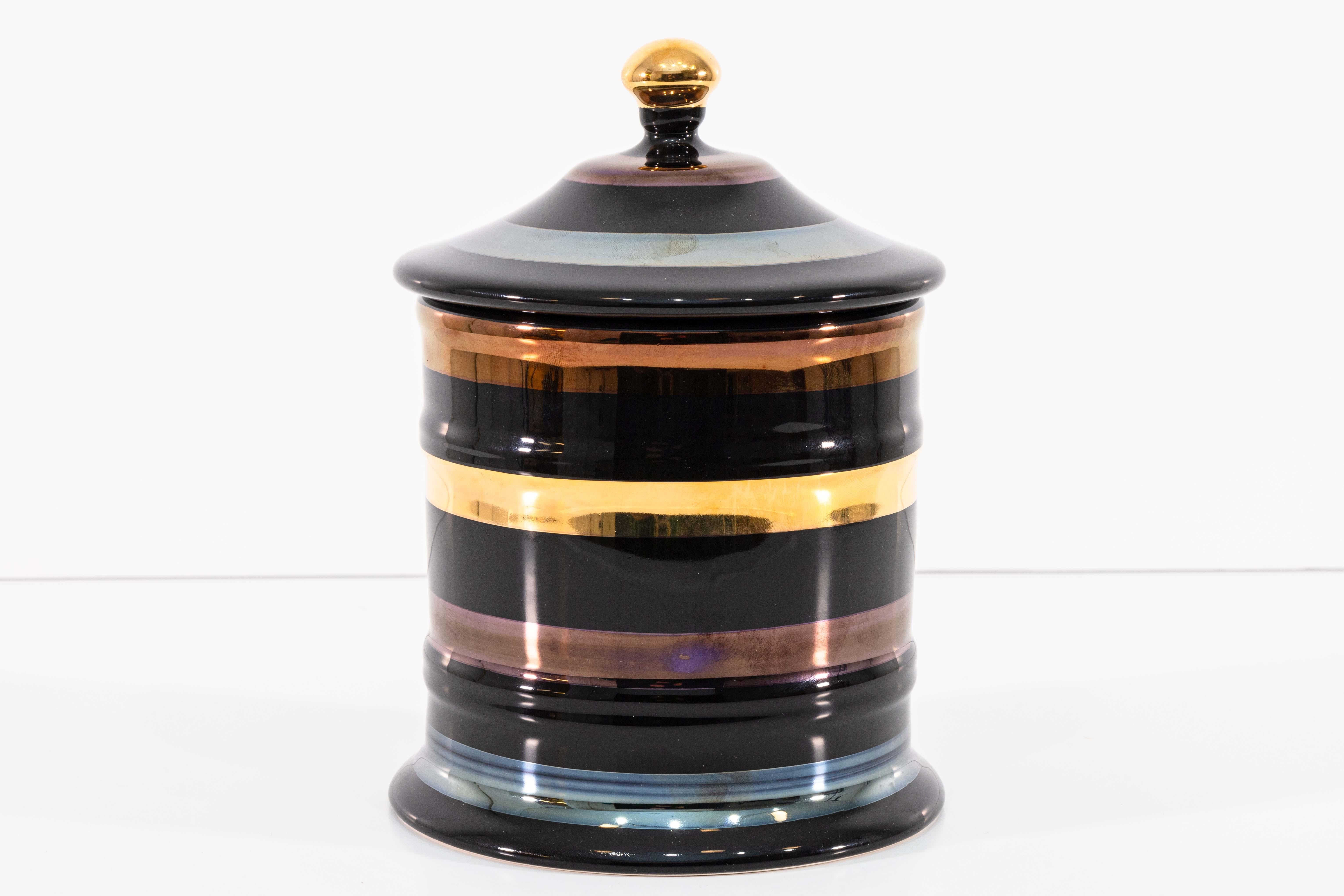 XX secolo Set di 4 vasi in ceramica Yapacunchi Ceramica a righe nere con accenti dorati in vendita