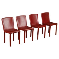 Juego de 4 sillas de comedor Zanotta de cuero burdeos, Italia, años 80, Firmado