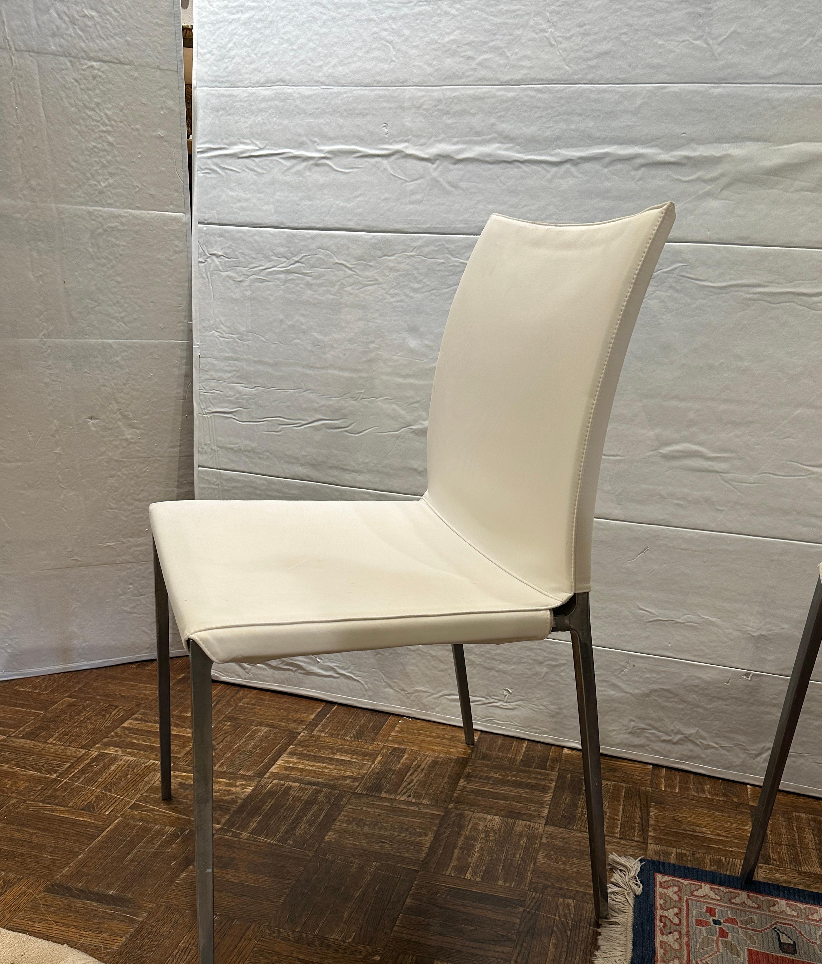 Set of 4 Zanotta, designed by Roberto Barbieri, Mid Century style, chrome legs dining chairs.  Seat and back is in  white removable woven canvas covers.  Very comfortable seatings.
Includes Four other white slipcovers.
