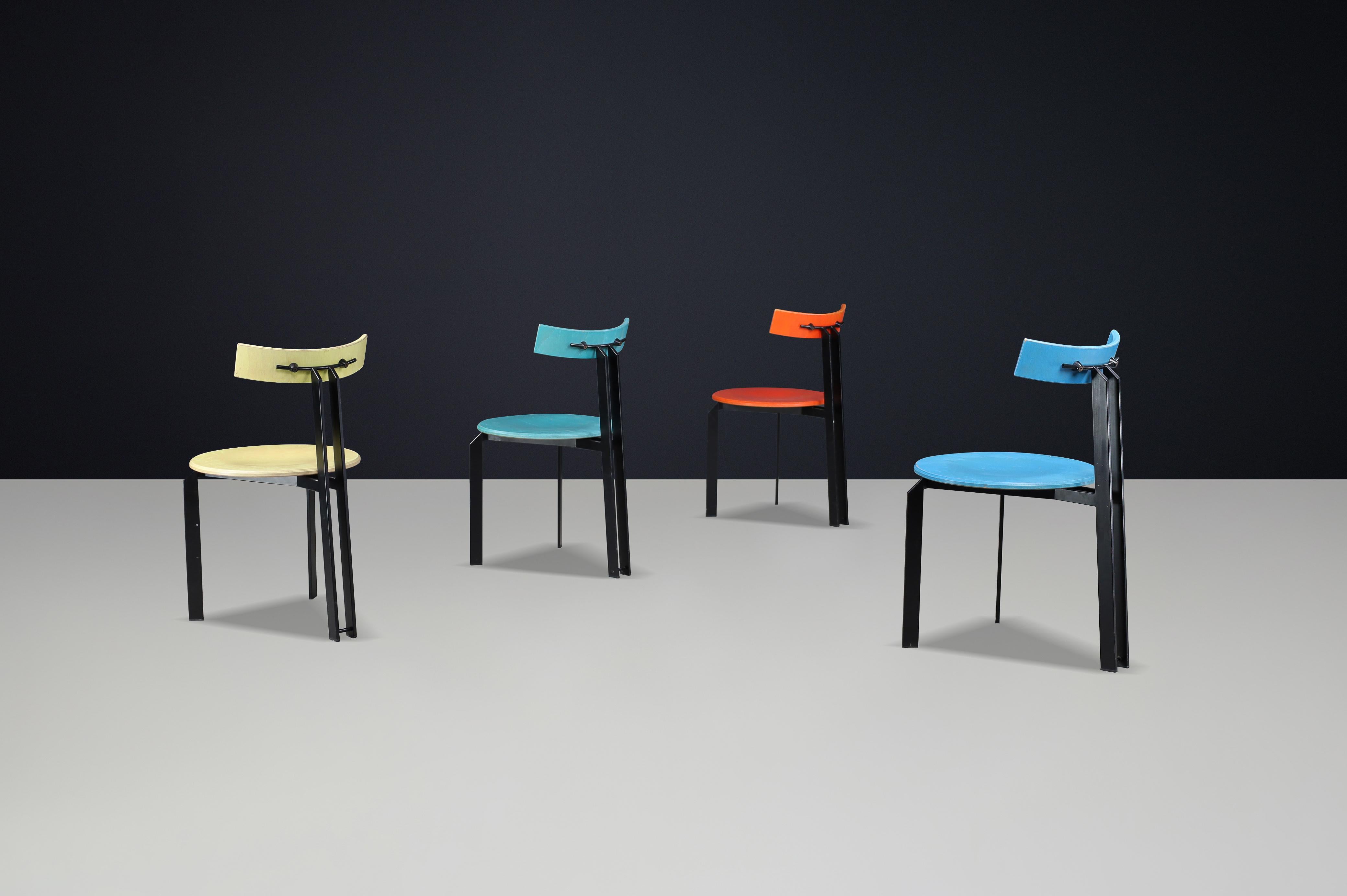 Acier Ensemble de 4 chaises de salle à manger postmodernes 
