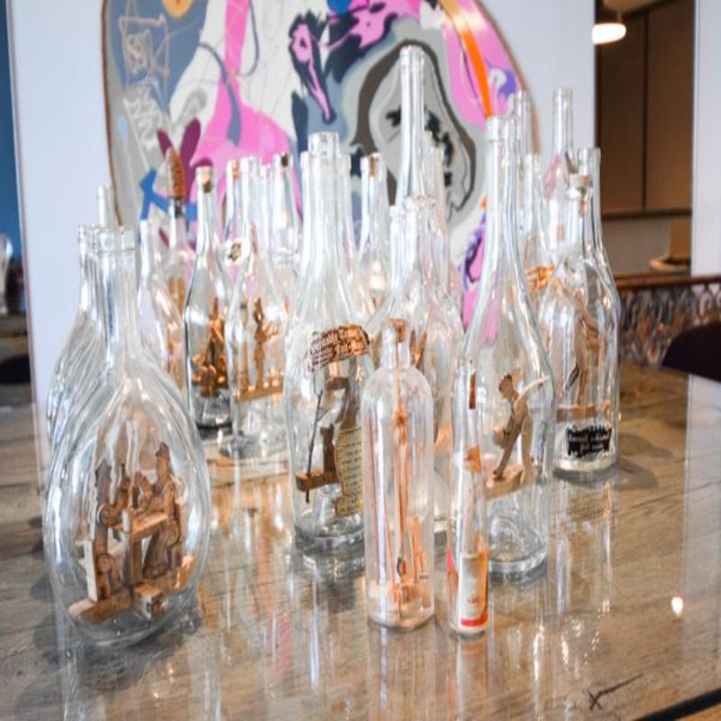 Juego de 40 botellas de arte popular saboyano, años 60 en venta 7