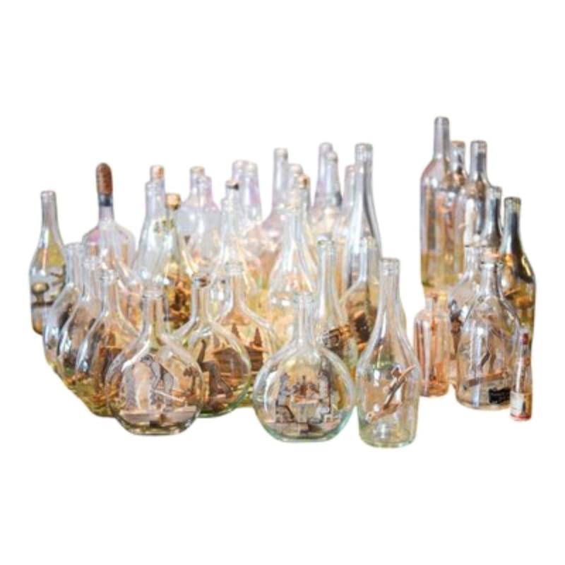 Juego de 40 botellas de arte popular saboyano, años 60 en venta