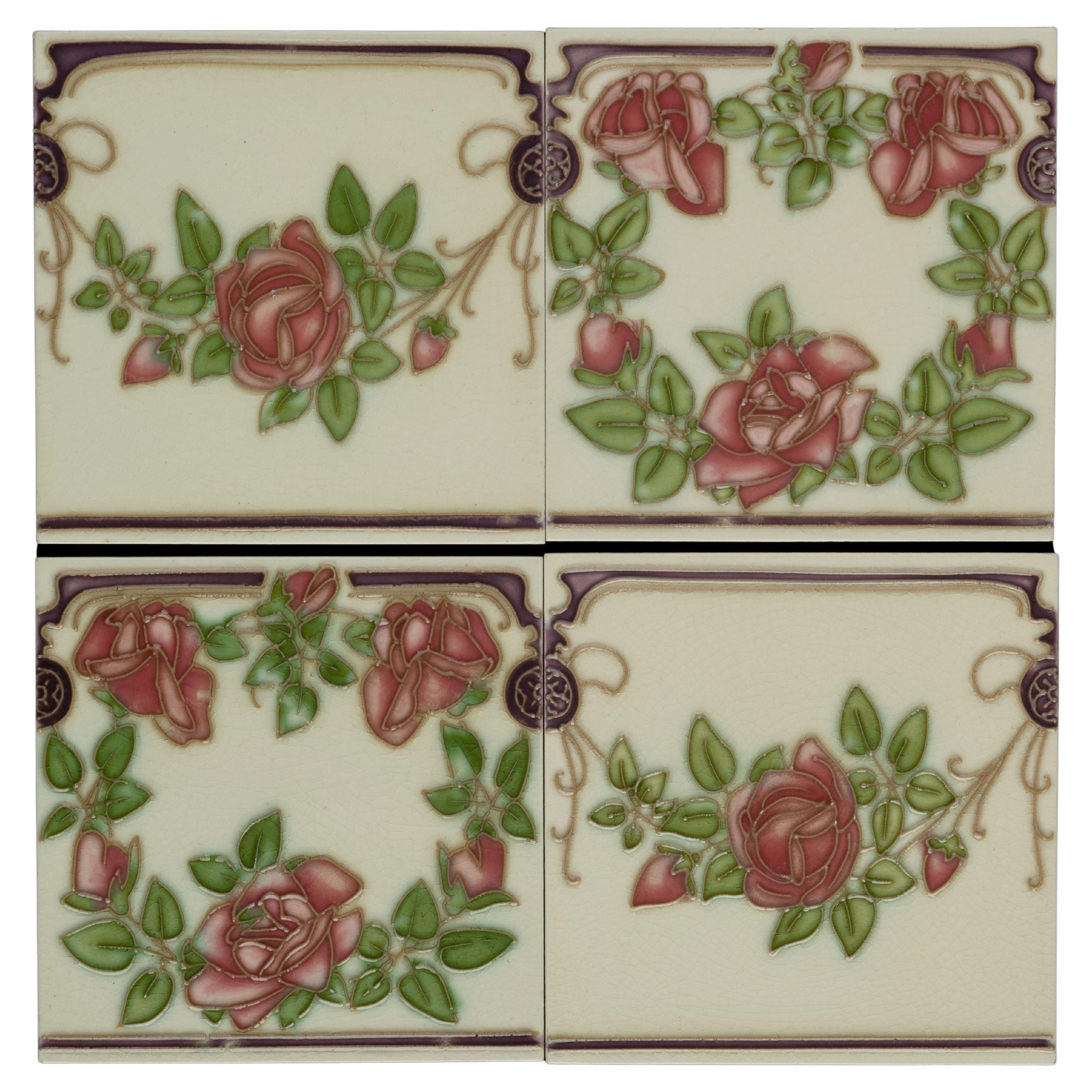 Ensemble de 45 carreaux Art Nouveau originaux décorés de roses, C 1905, Belgique en vente