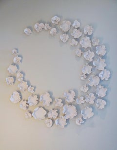 Conjunto de 47 esculturas de pared en forma de luna de porcelana by Natalya Sevastyanova