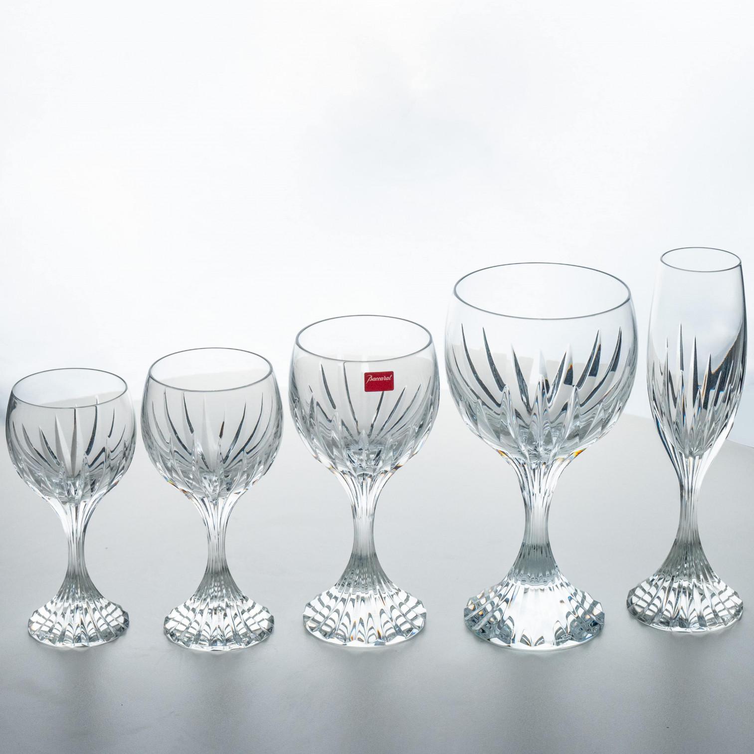 Ensemble de 49 pièces exquises en cristal de Baccarat Massena, France, 1990 en vente 4