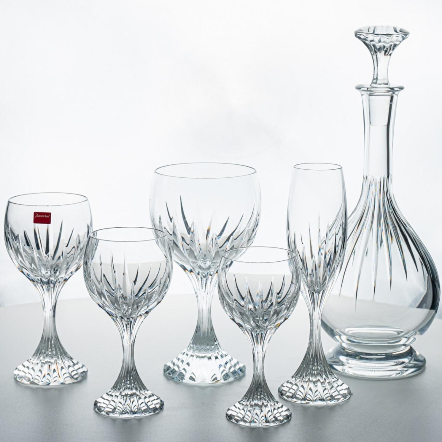 Cristal Ensemble de 49 pièces exquises en cristal de Baccarat Massena, France, 1990 en vente