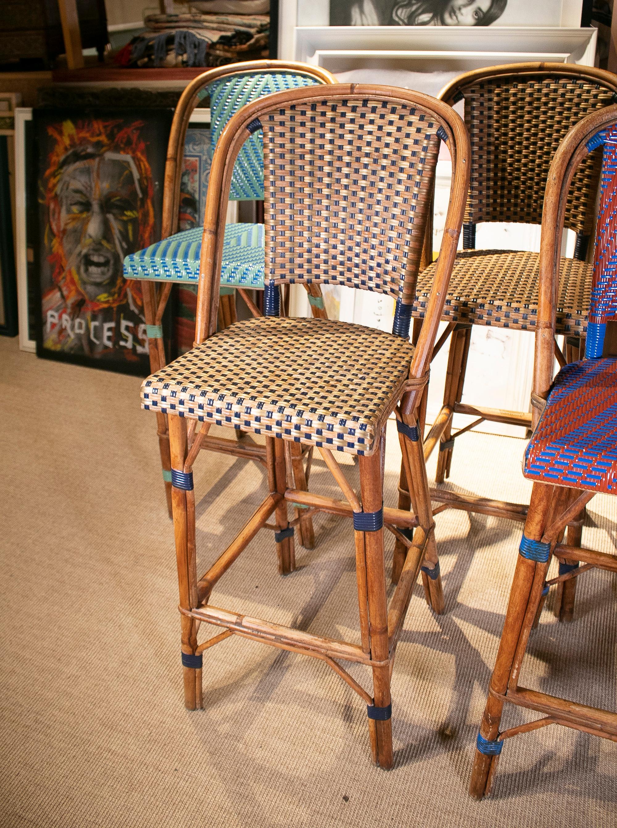 Vintage set of 5 1990s French hand woven wicker and bamboo tall stools with backrest.