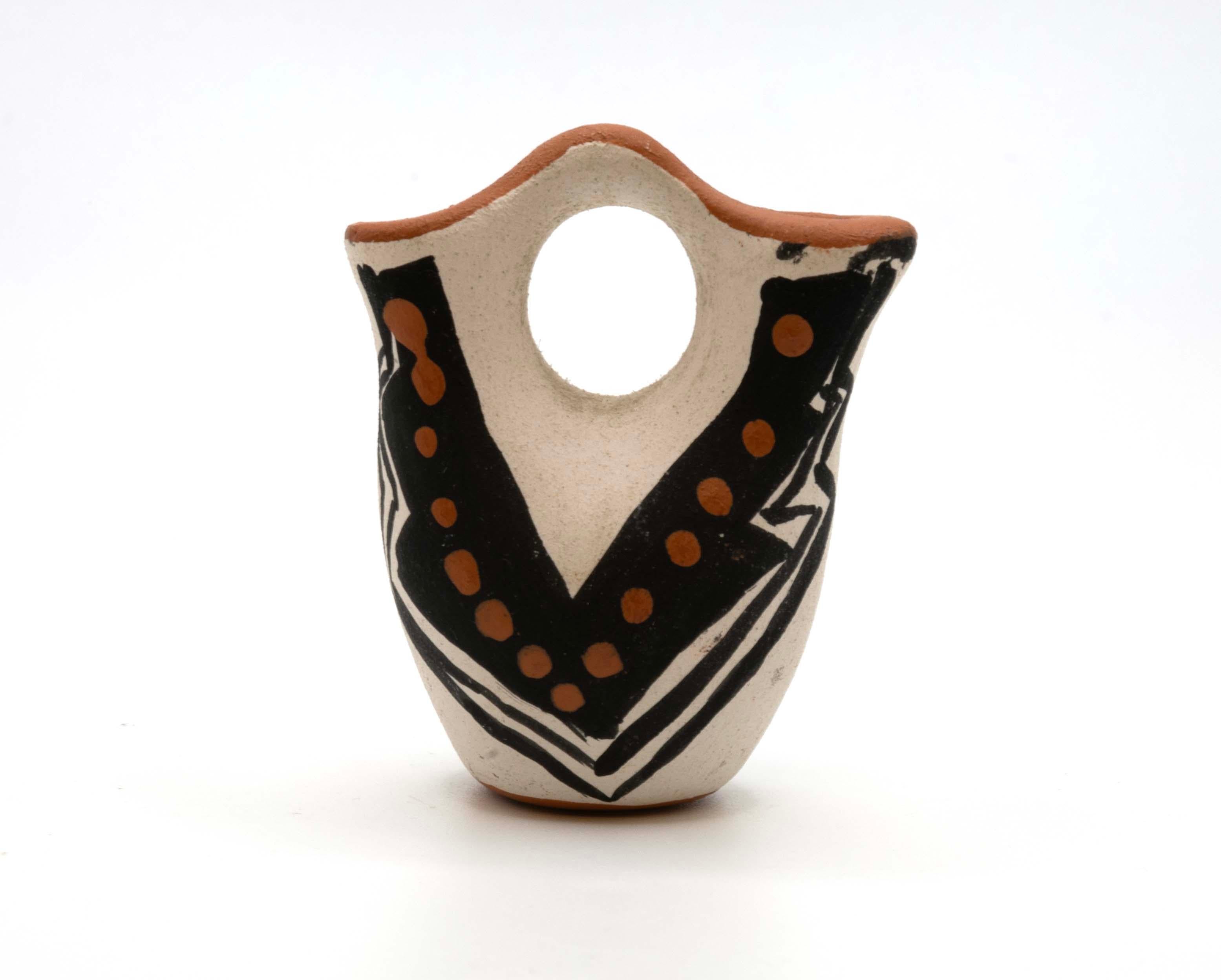 Set of 5 Acoma Pueblo New Mexico Dean Reano w/ Signed Jemez Earthenware Pottery In Good Condition In Keego Harbor, MI