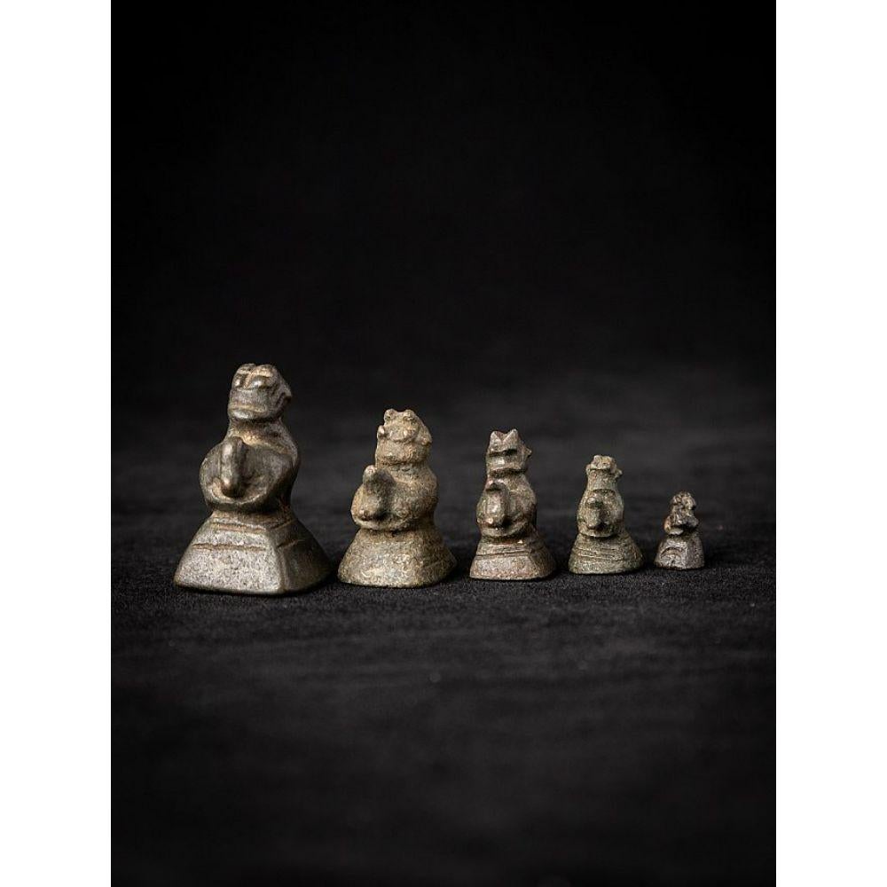 Ensemble de 5 poids en bronze ancien et en opium de Birmanie en vente 7