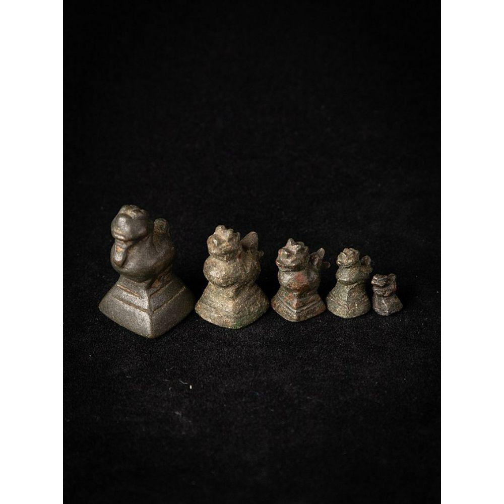 Ensemble de 5 poids en bronze ancien et en opium de Birmanie en vente 2