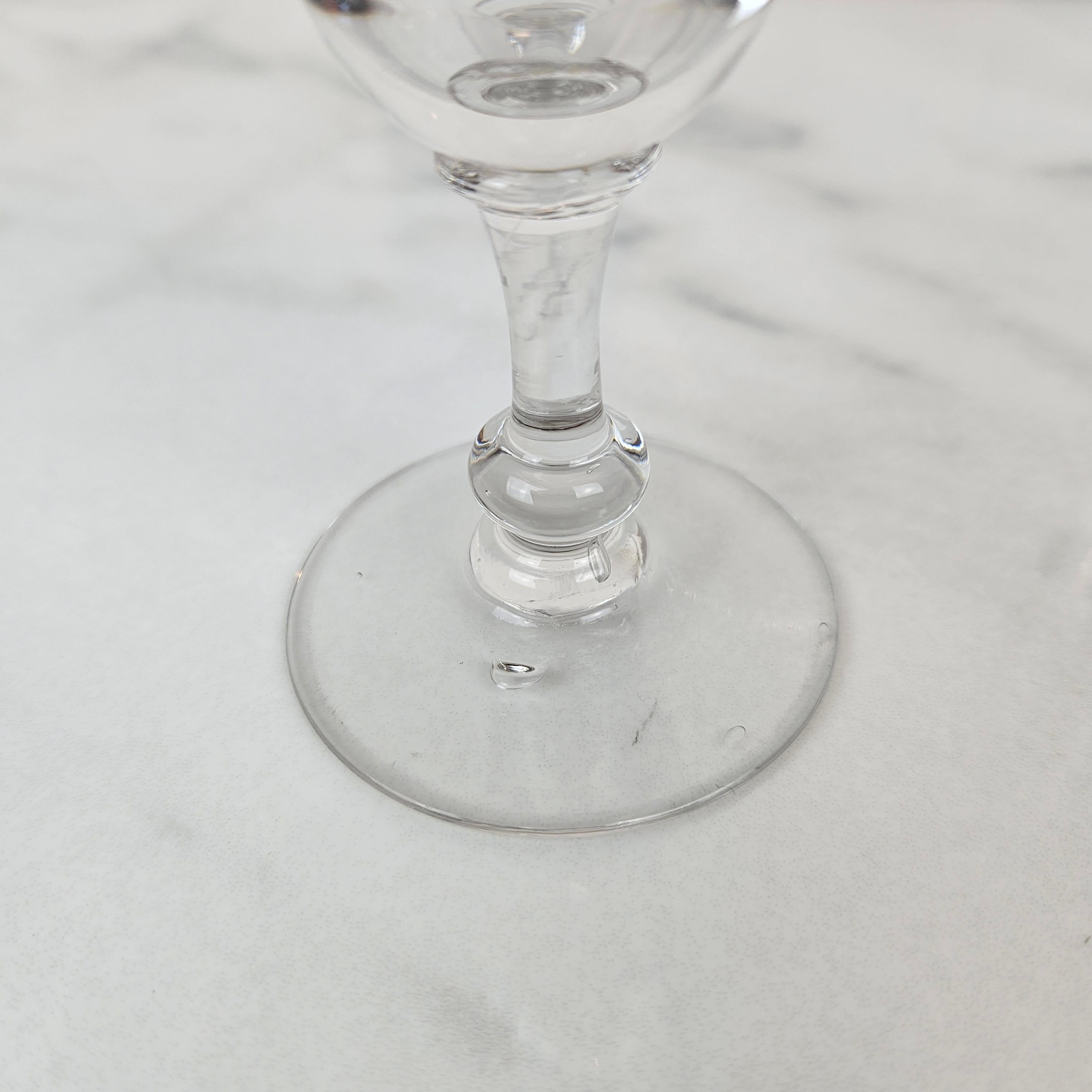 Français Ensemble de 5 flûtes à champagne antiques avec motif gravé, vers 1900 en vente