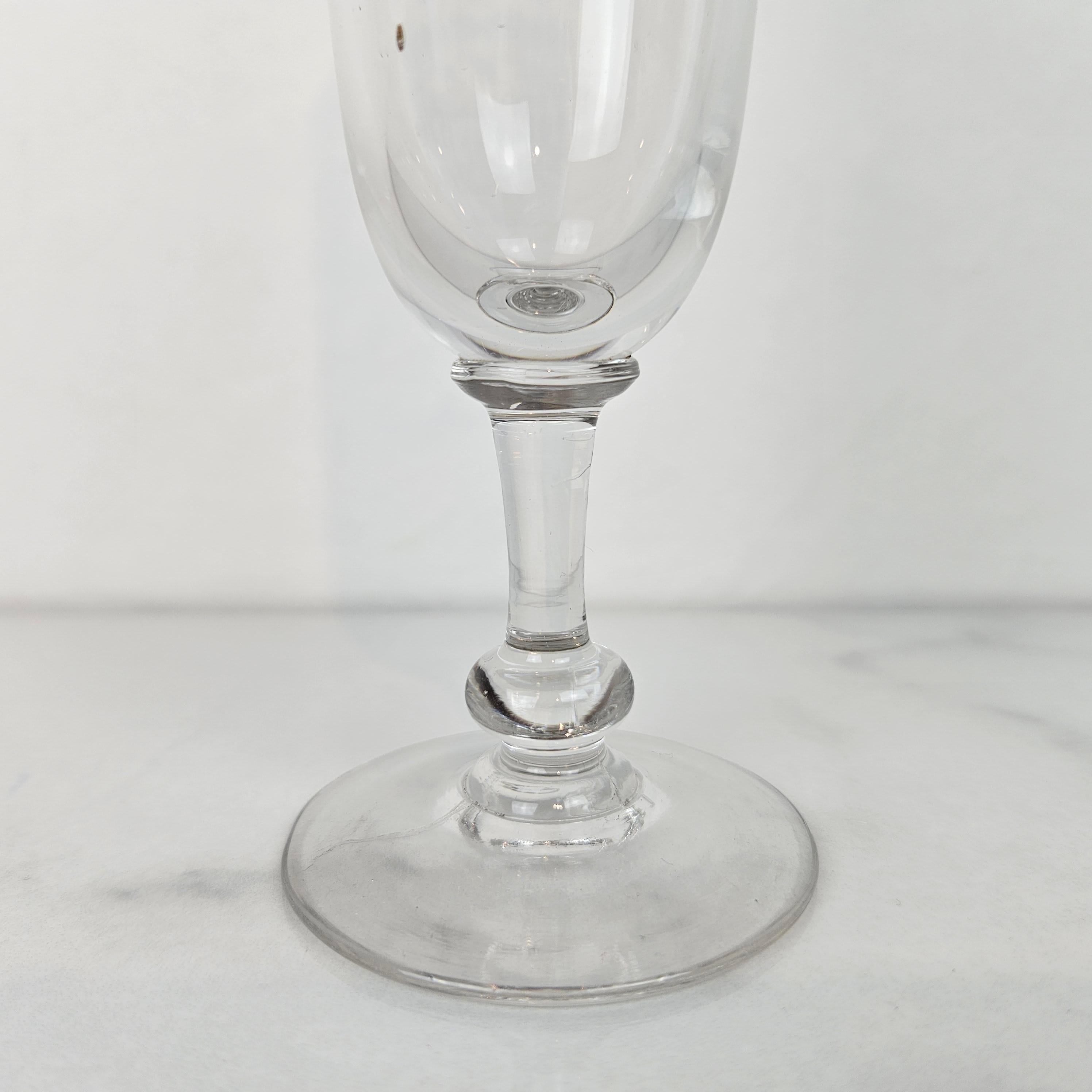 Début du 20ème siècle Ensemble de 5 flûtes à champagne antiques avec motif gravé, vers 1900 en vente