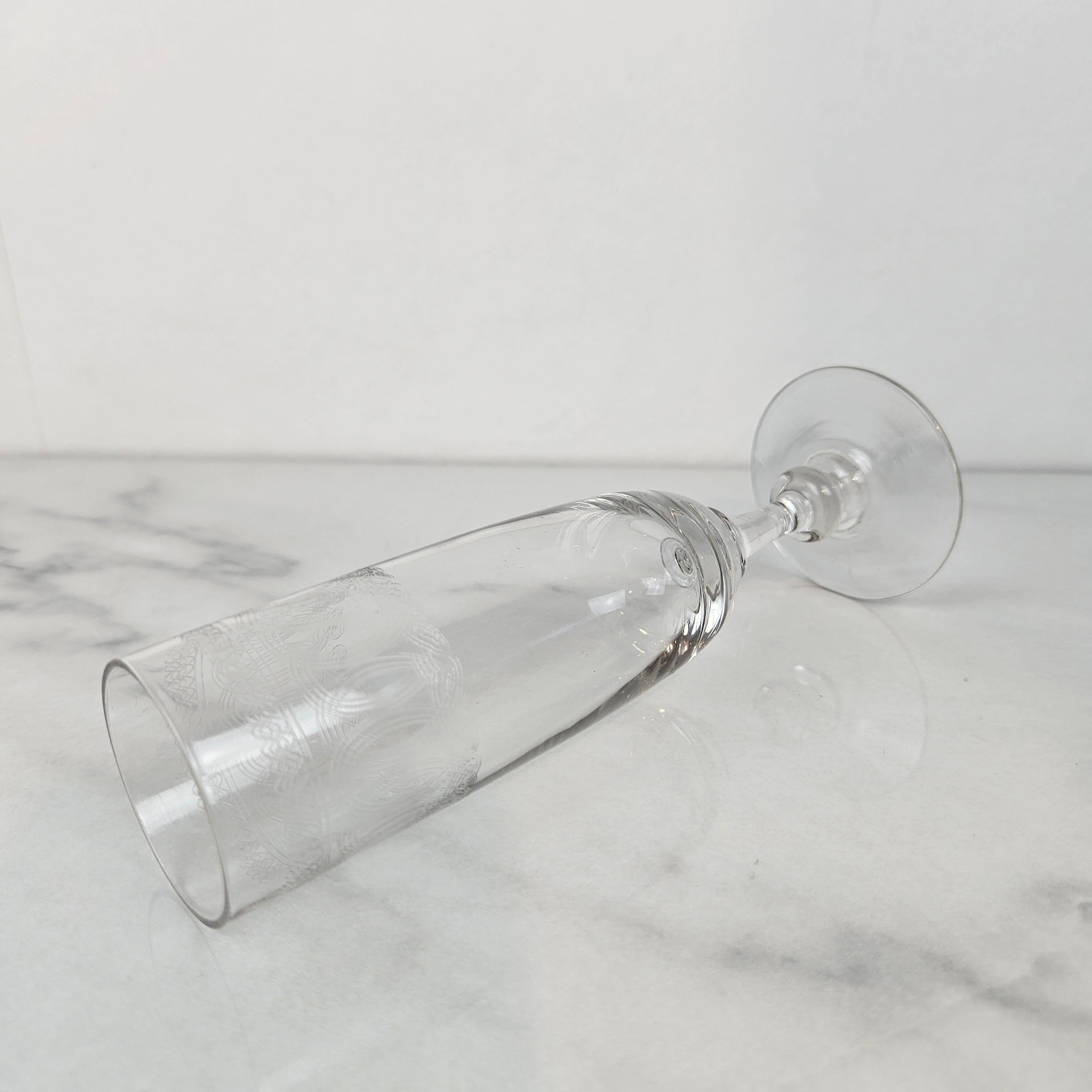 Verre brun Ensemble de 5 flûtes à champagne antiques avec motif gravé, vers 1900 en vente