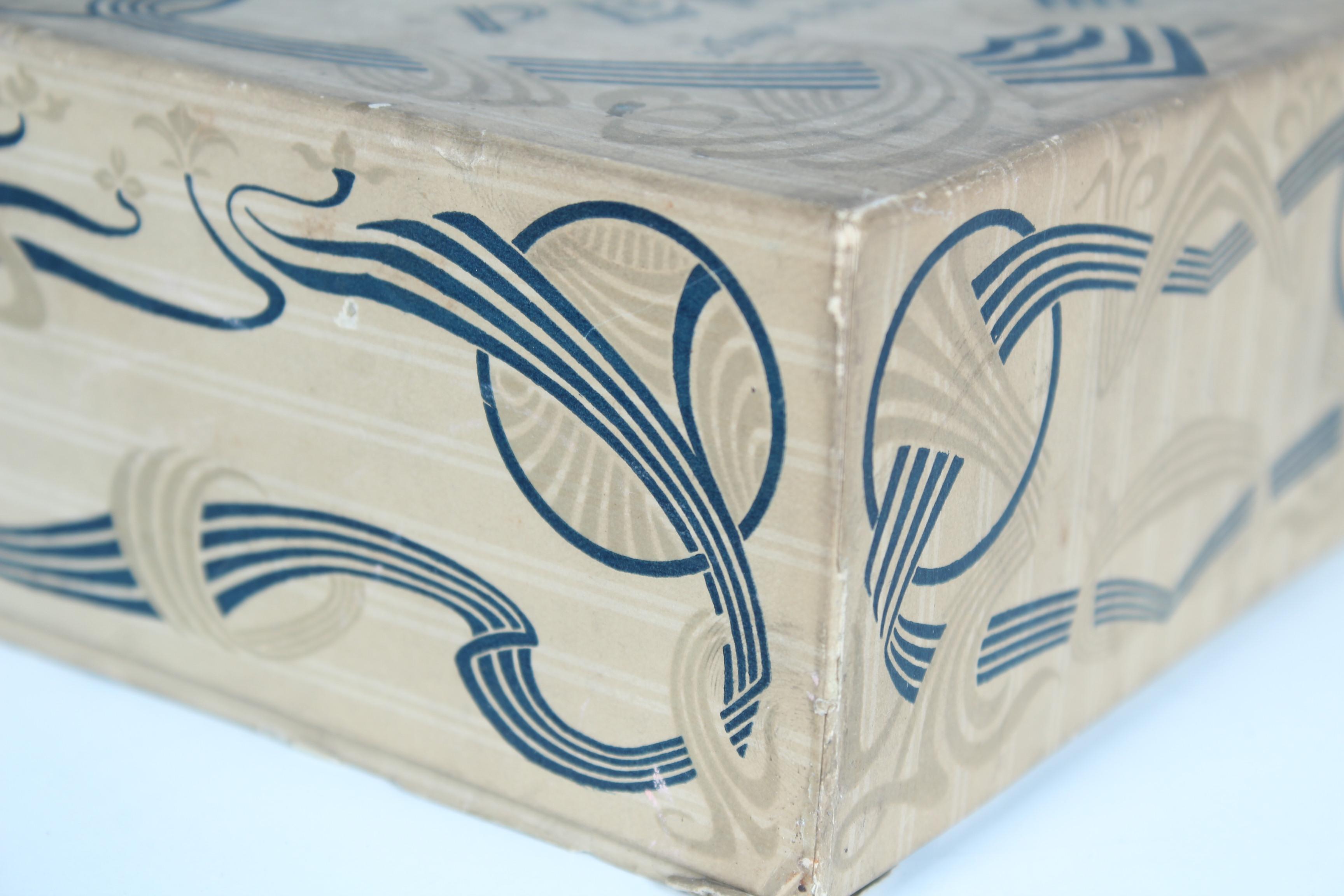Set Of 5 Antique French Paper Boxes, Vintage Cosmetics,  Powder Box, Art Nouveau For Sale 10