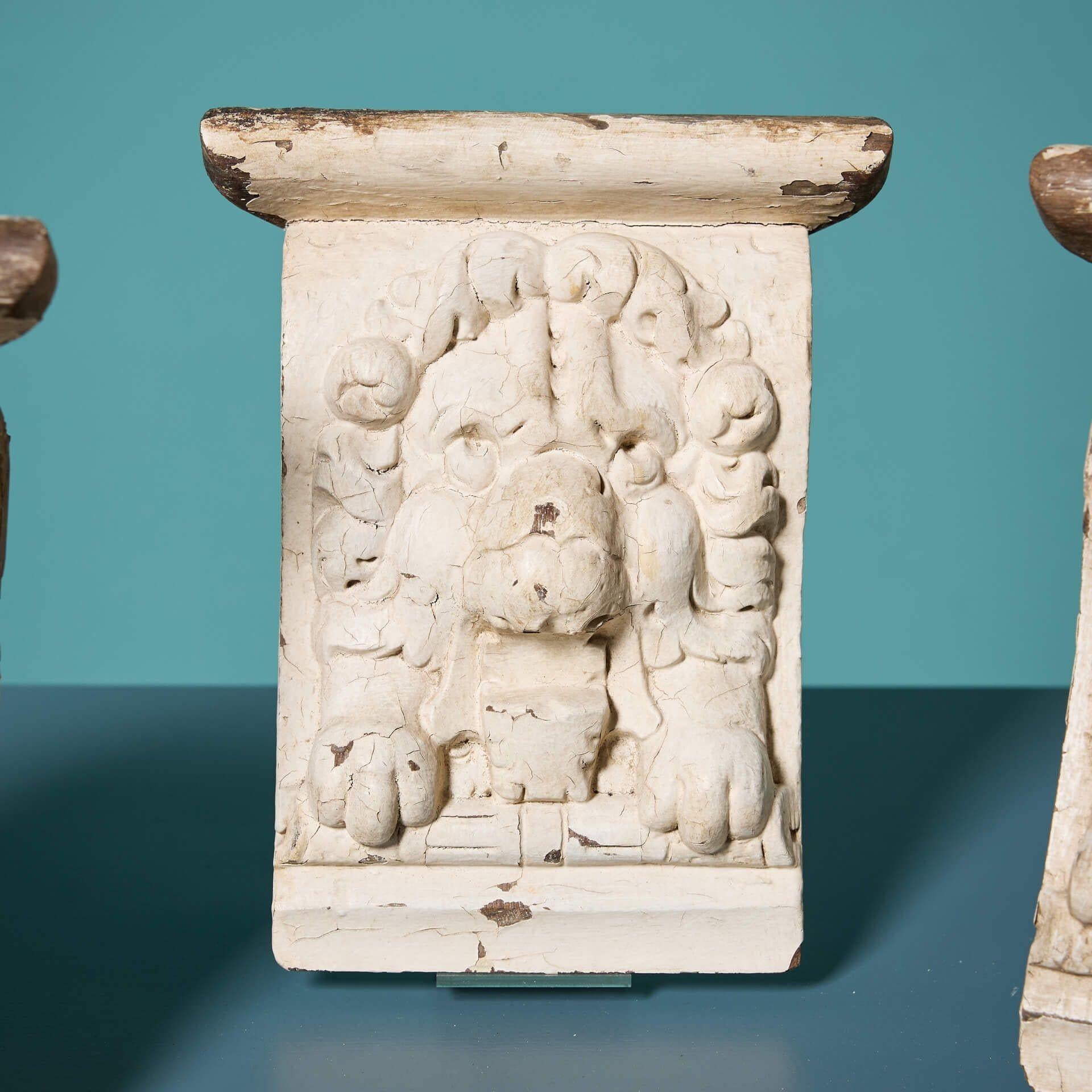 Set of 5 Antique Georgian Oak Lion Corbels In Fair Condition For Sale In Wormelow, Herefordshire