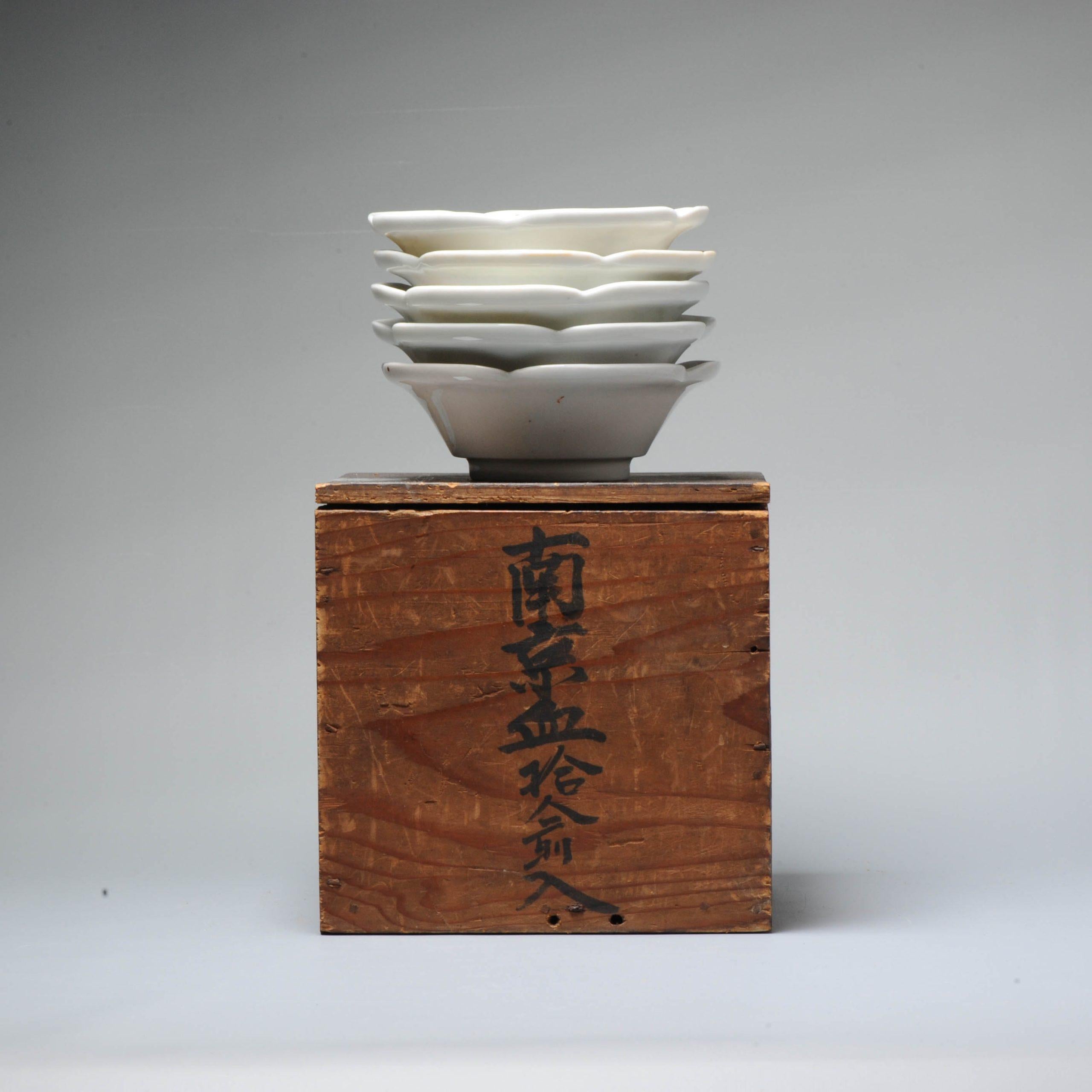 Set di 5 antiche ciotole Kaiseki in porcellana cinese in stile Kakiemon, 18/19° secolo In condizioni buone in vendita a Amsterdam, Noord Holland
