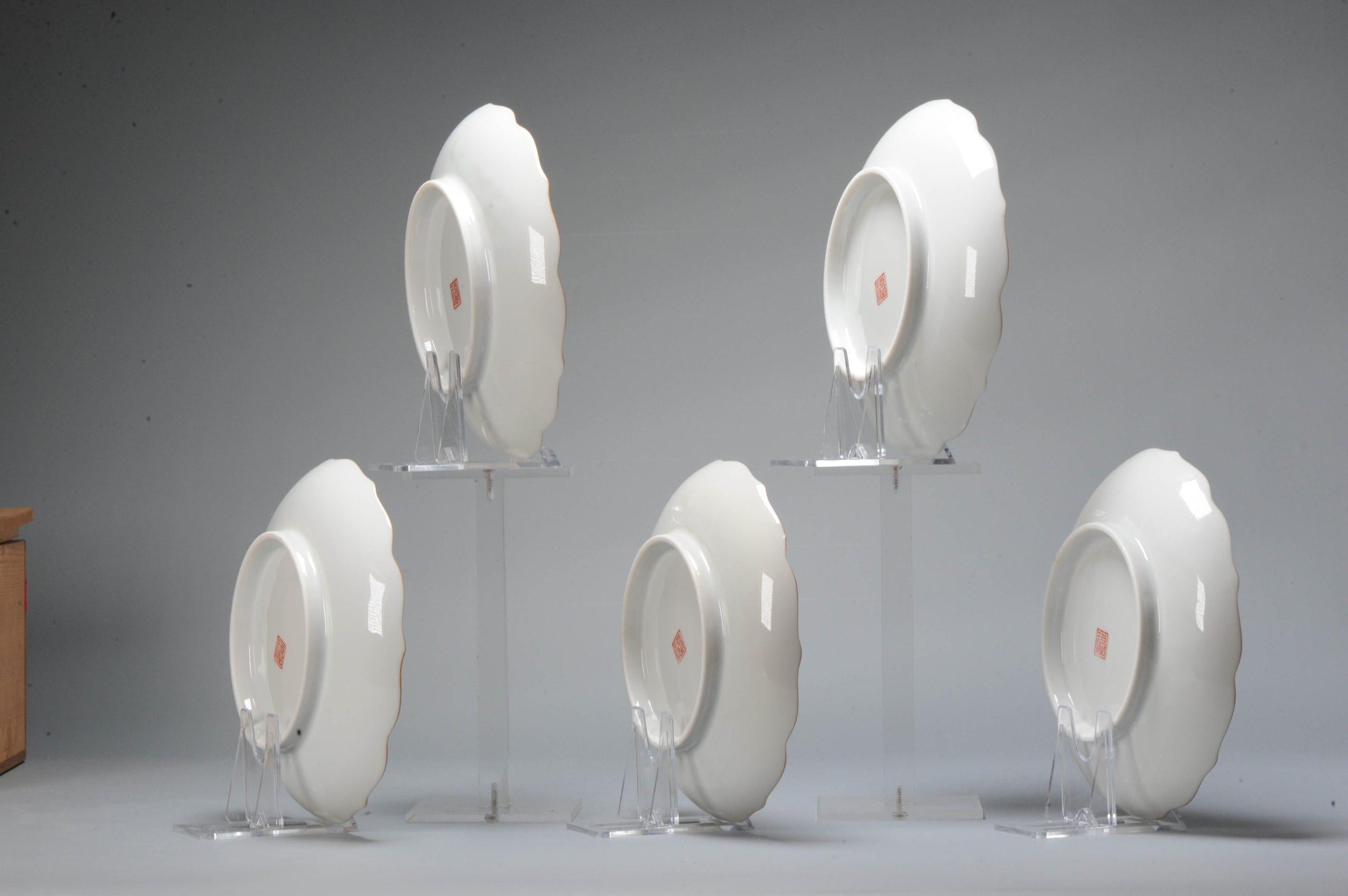 Juego de 5 Platos Kutani Japoneses Antiguos del Periodo Showa con Chicos y Marca, S. XX Japonés en venta