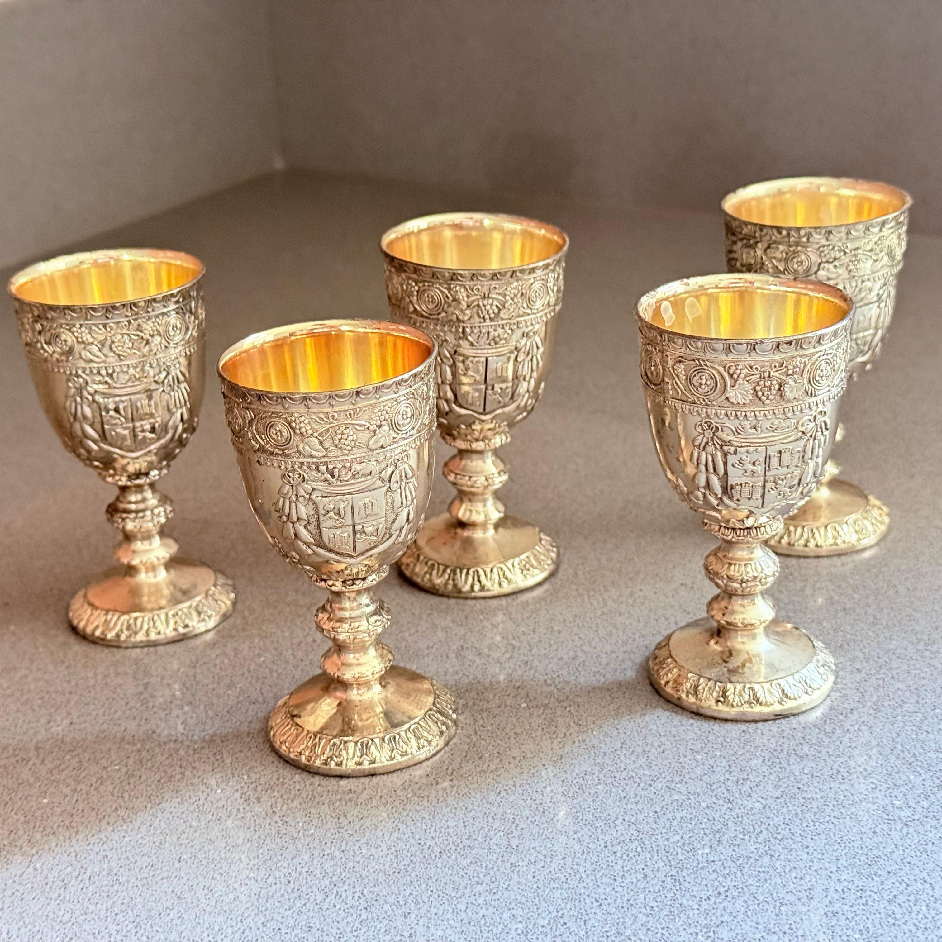Ensemble de 5 coquetiers / mini gobelets dorés à l'ancienne en métal argenté, Japon en vente 5