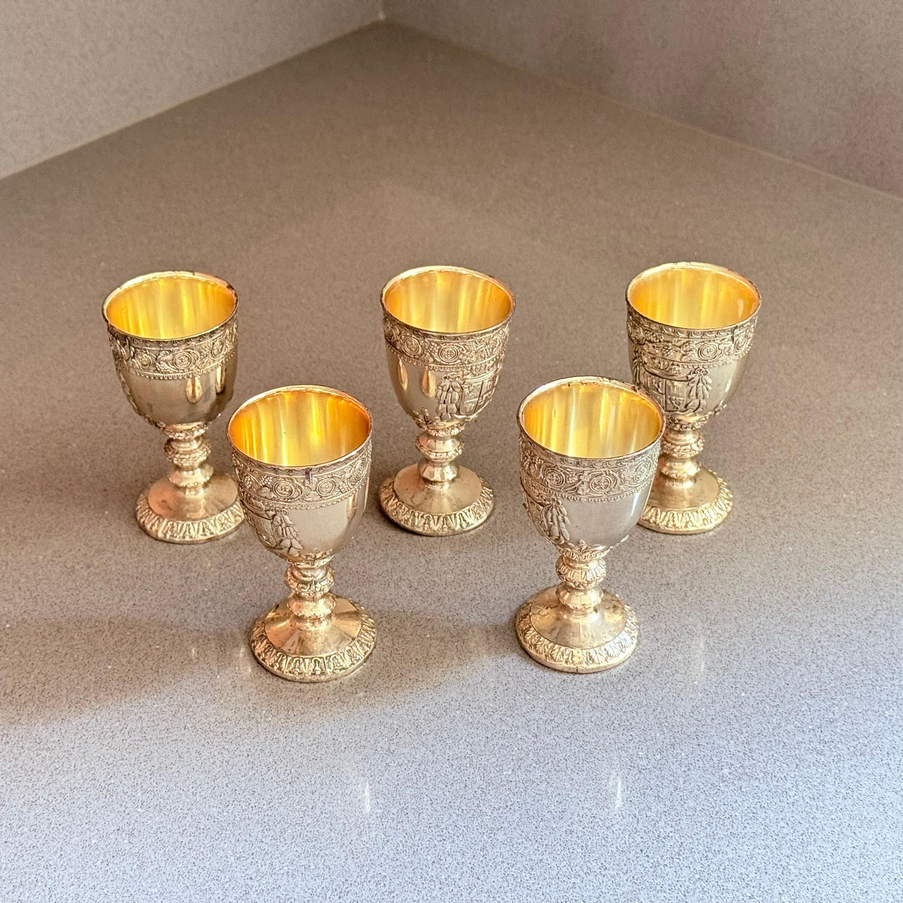 Ensemble de 5 coquetiers / mini gobelets dorés à l'ancienne en métal argenté, Japon en vente 8