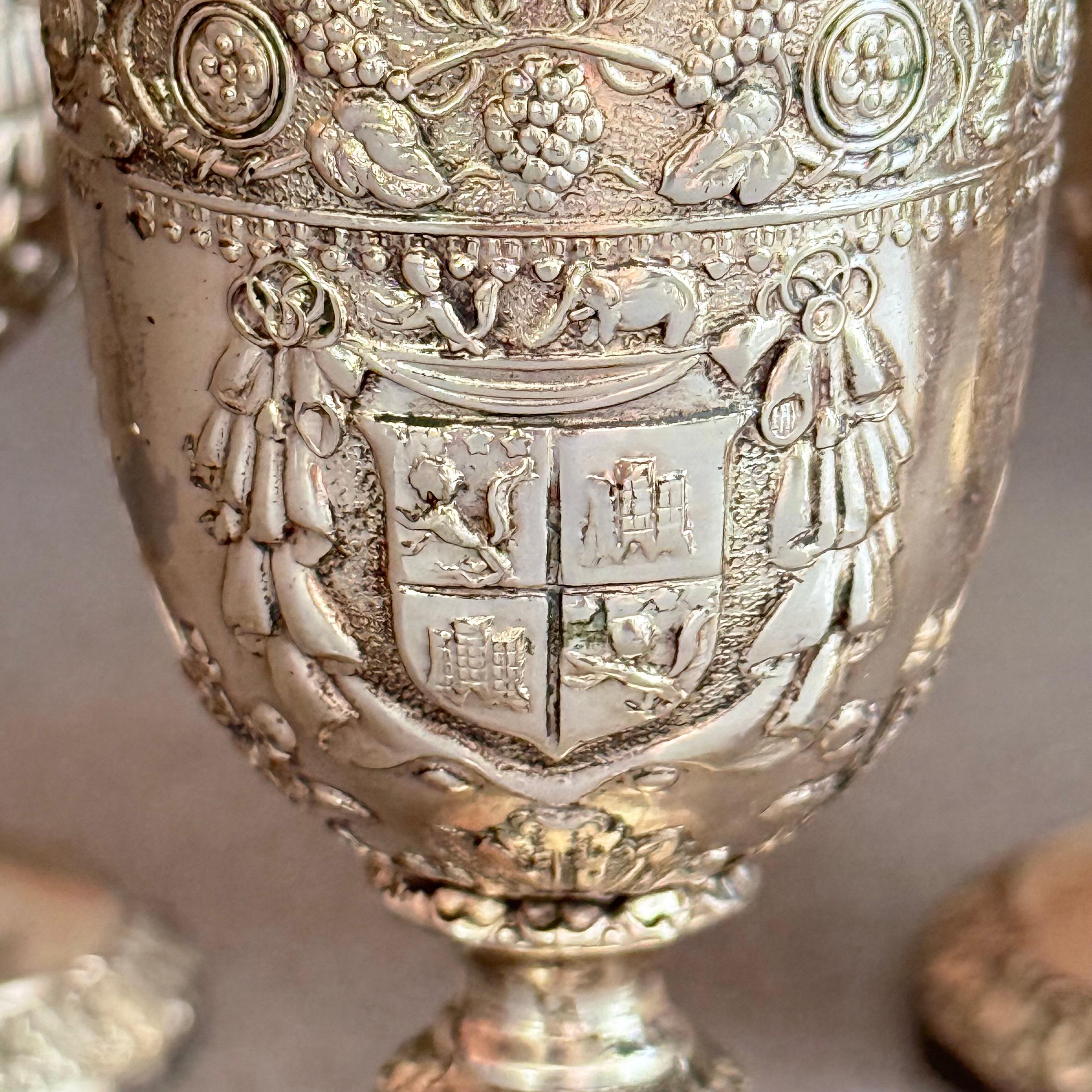 Ensemble de 5 coquetiers / mini gobelets dorés à l'ancienne en métal argenté, Japon en vente 1