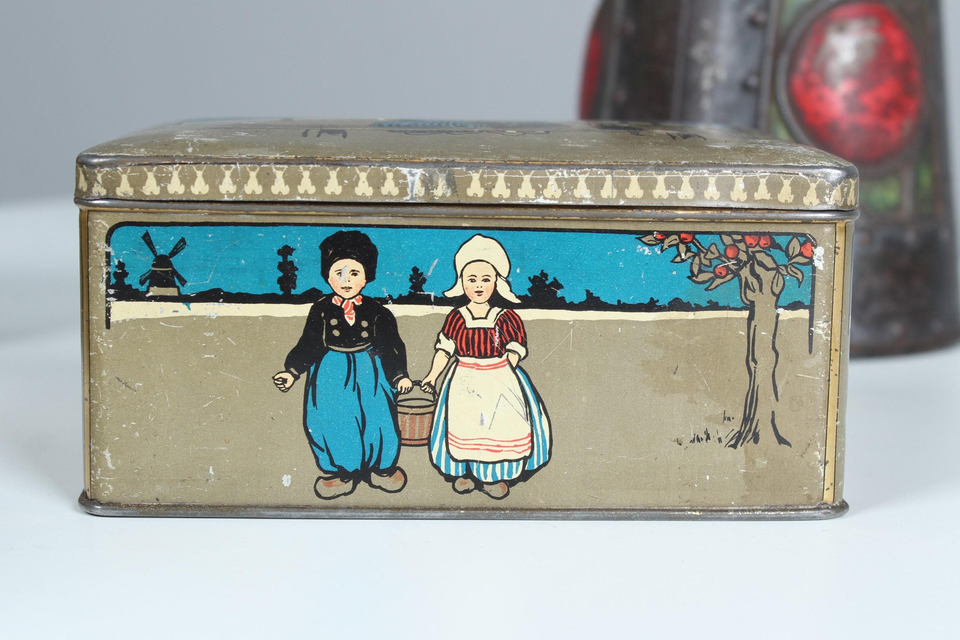 Set Of 5 Antique Tin Cans from France, Art Nouveau, Art Deco, Cookie Tin Cans For Sale 4