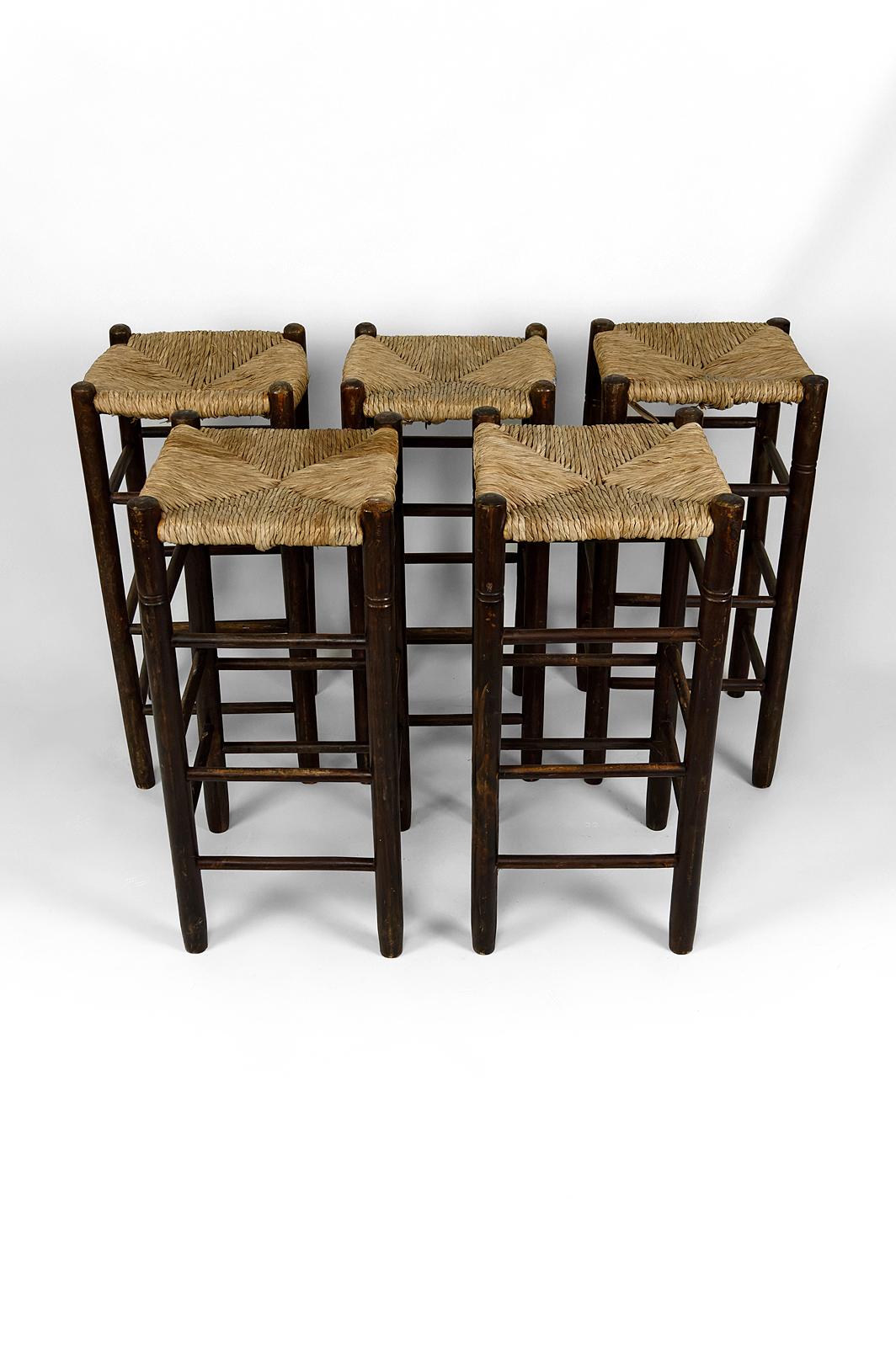Brutalist Set of 5 bar stools in the style of Charlotte Perriand, Mid-Century, France For Sale