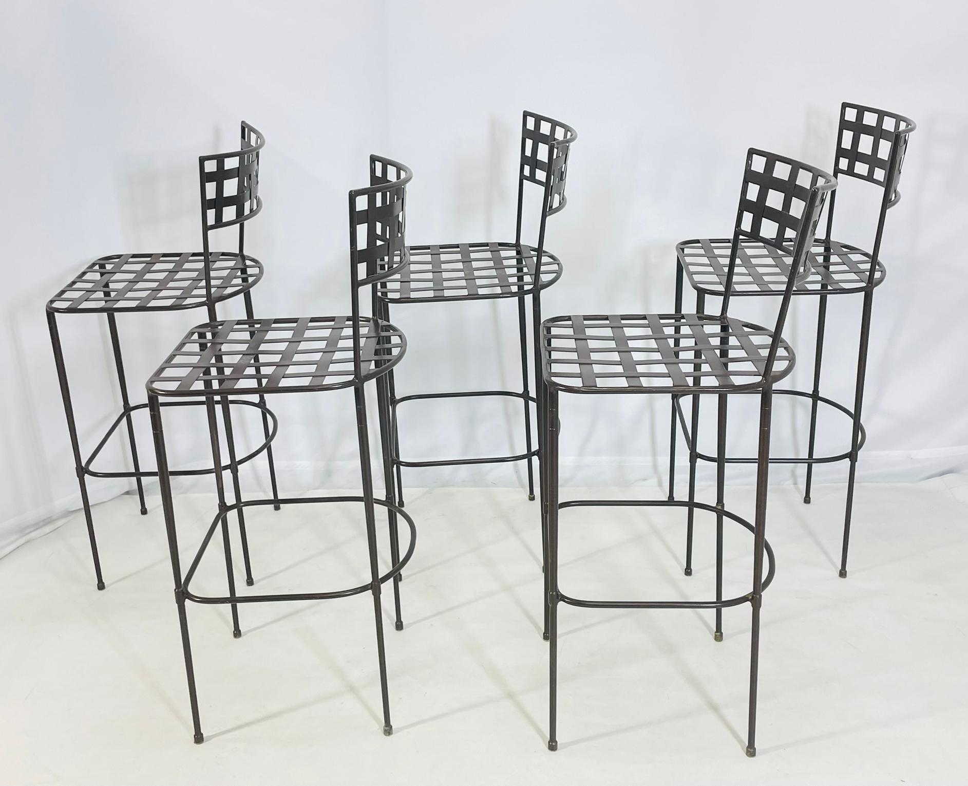 Juego de 5 taburetes de bar de acero macizo de Amalfi Furniture según Mario Papperzini. en venta 4