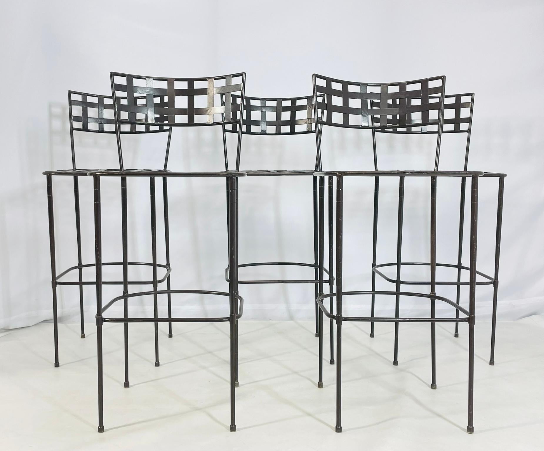 Juego de 5 taburetes de bar de acero macizo de Amalfi Furniture según Mario Papperzini. Moderno de mediados de siglo en venta