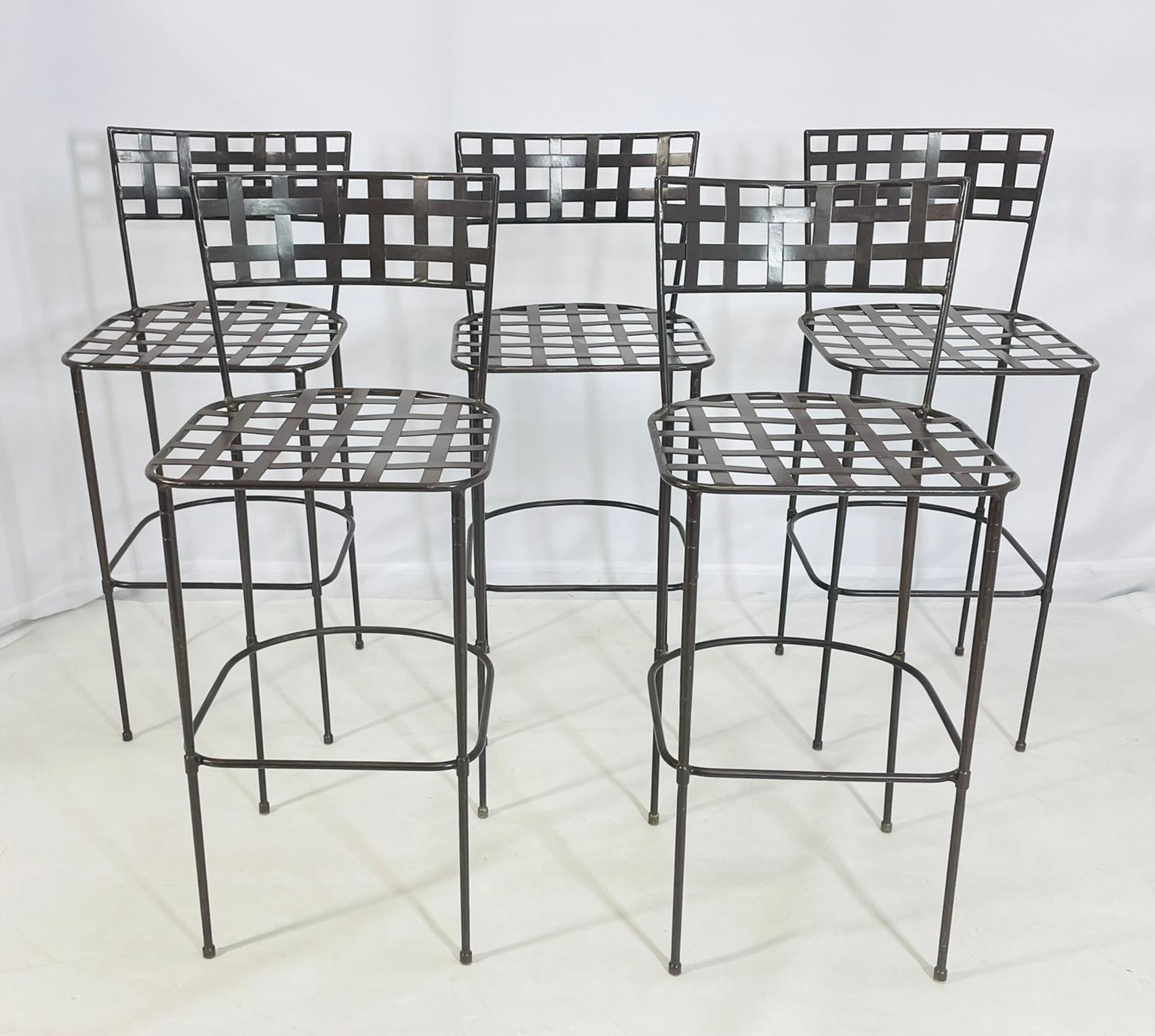 Juego de 5 taburetes de bar de acero macizo de Amalfi Furniture según Mario Papperzini. Estadounidense en venta