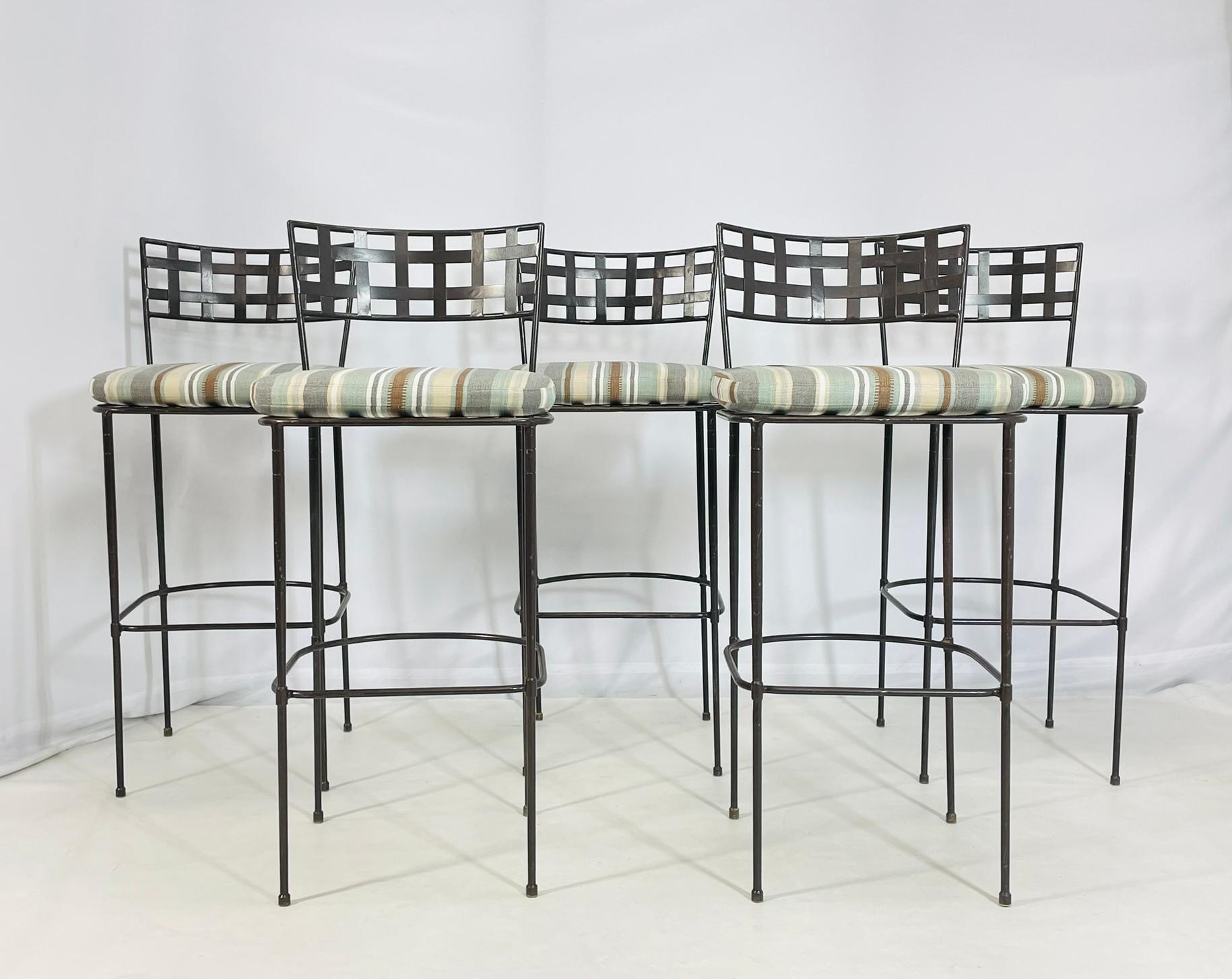 Juego de 5 taburetes de bar de acero macizo de Amalfi Furniture según Mario Papperzini. en Bueno estado para la venta en Los Angeles, CA