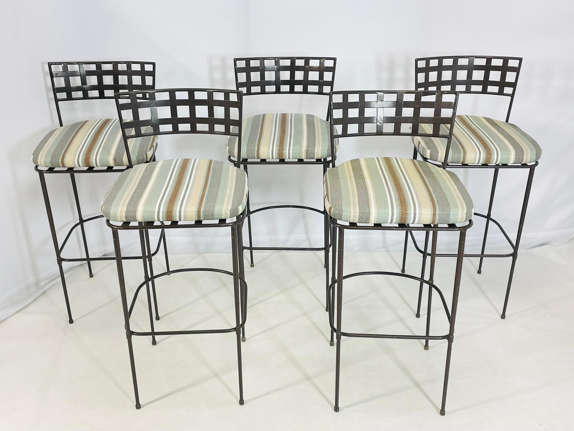Juego de 5 taburetes de bar de acero macizo de Amalfi Furniture según Mario Papperzini. finales del siglo XX en venta