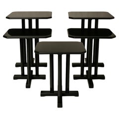 Ensemble de 5 tables basses de bistro Art déco en noyer laqué noir, 20e siècle