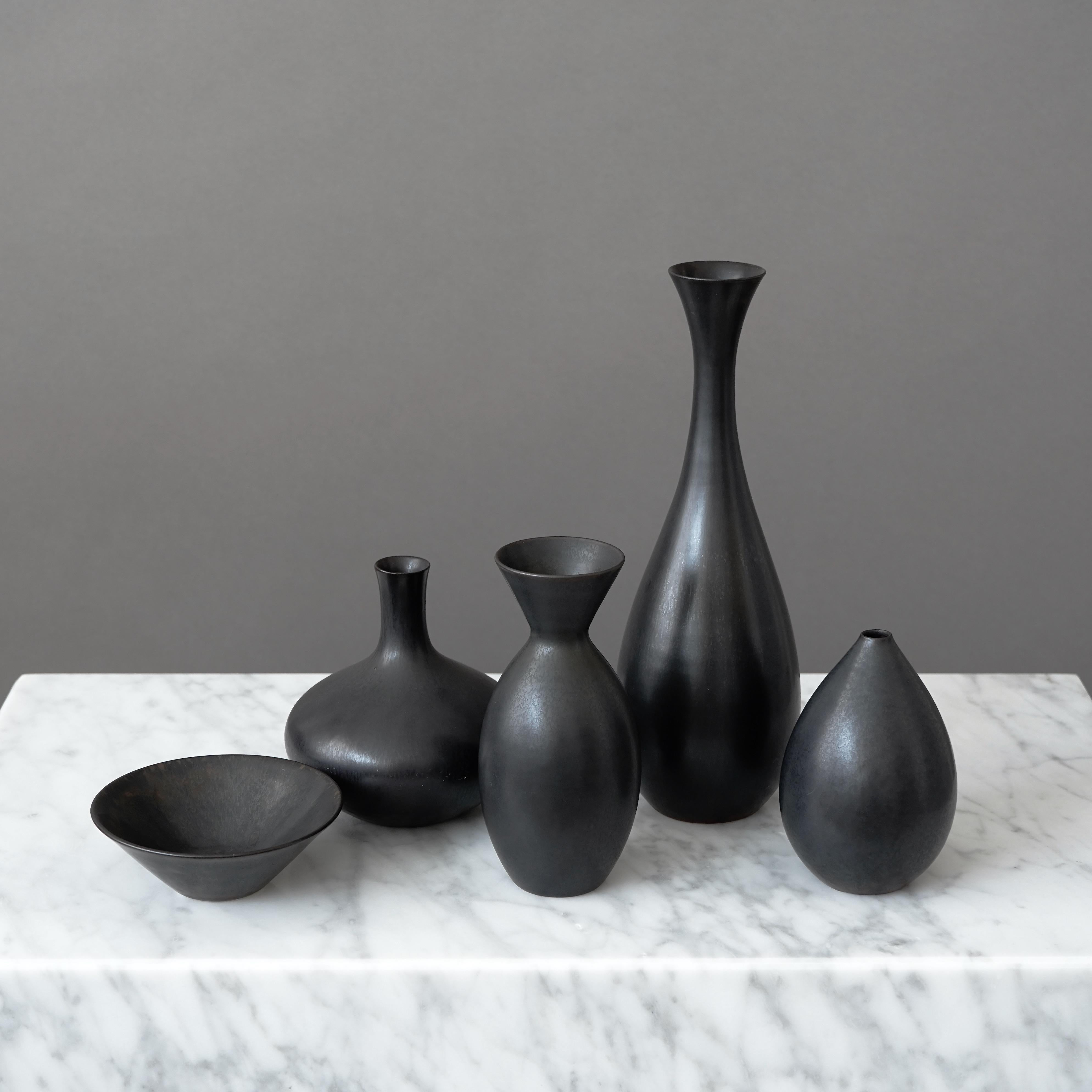Mid-Century Modern Set of 5 Black Stoneware Vases by Carl-Harry Stalhane, Rorstrand, Sweden, 1950s For Sale